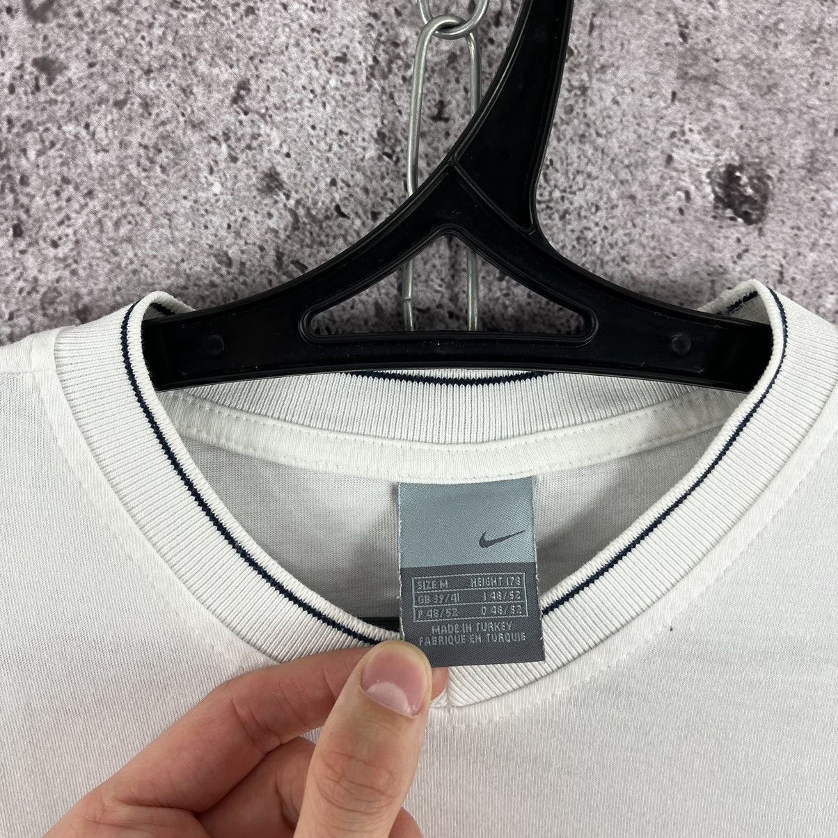 Nike × Vintage Vtg 2000’s Nike T-Shirt Small Embroidery Swoosh White Sz M Size US M / EU 48-50 / 2 - 7 Thumbnail