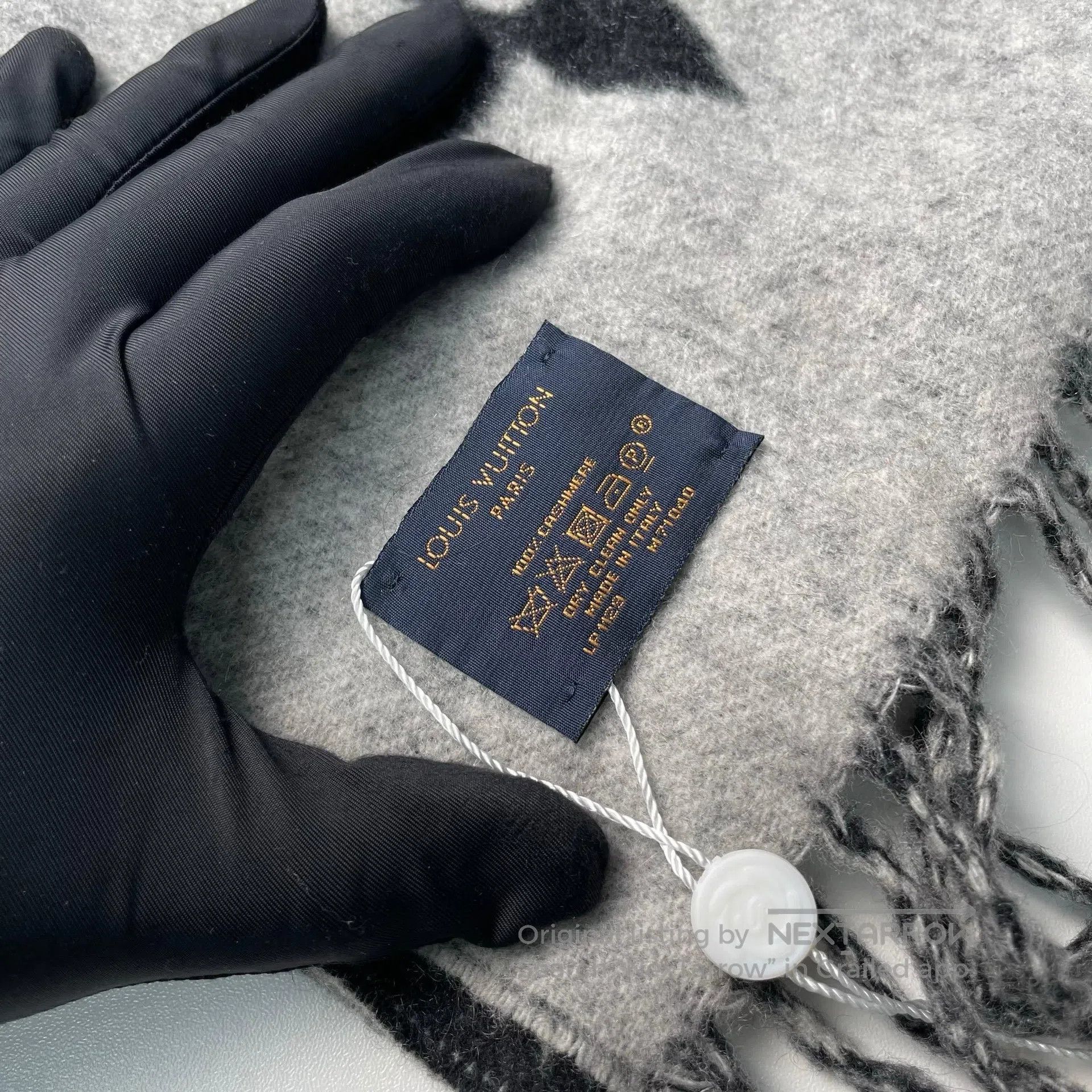 Louis Vuitton Louis Vuitton Black and Gray Printed Cashmere Double-sided Size ONE SIZE - 8 Thumbnail