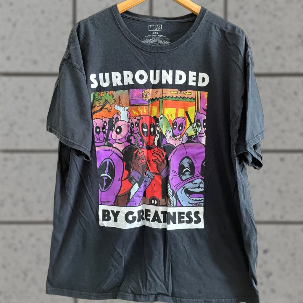 Vintage Deadpool Men’s Black Tee T-Shirt 2XL Marvel Surrounded by Greatness Funny Humor Shirt Size US XXL / EU 58 / 5 - 1 Thumbnail