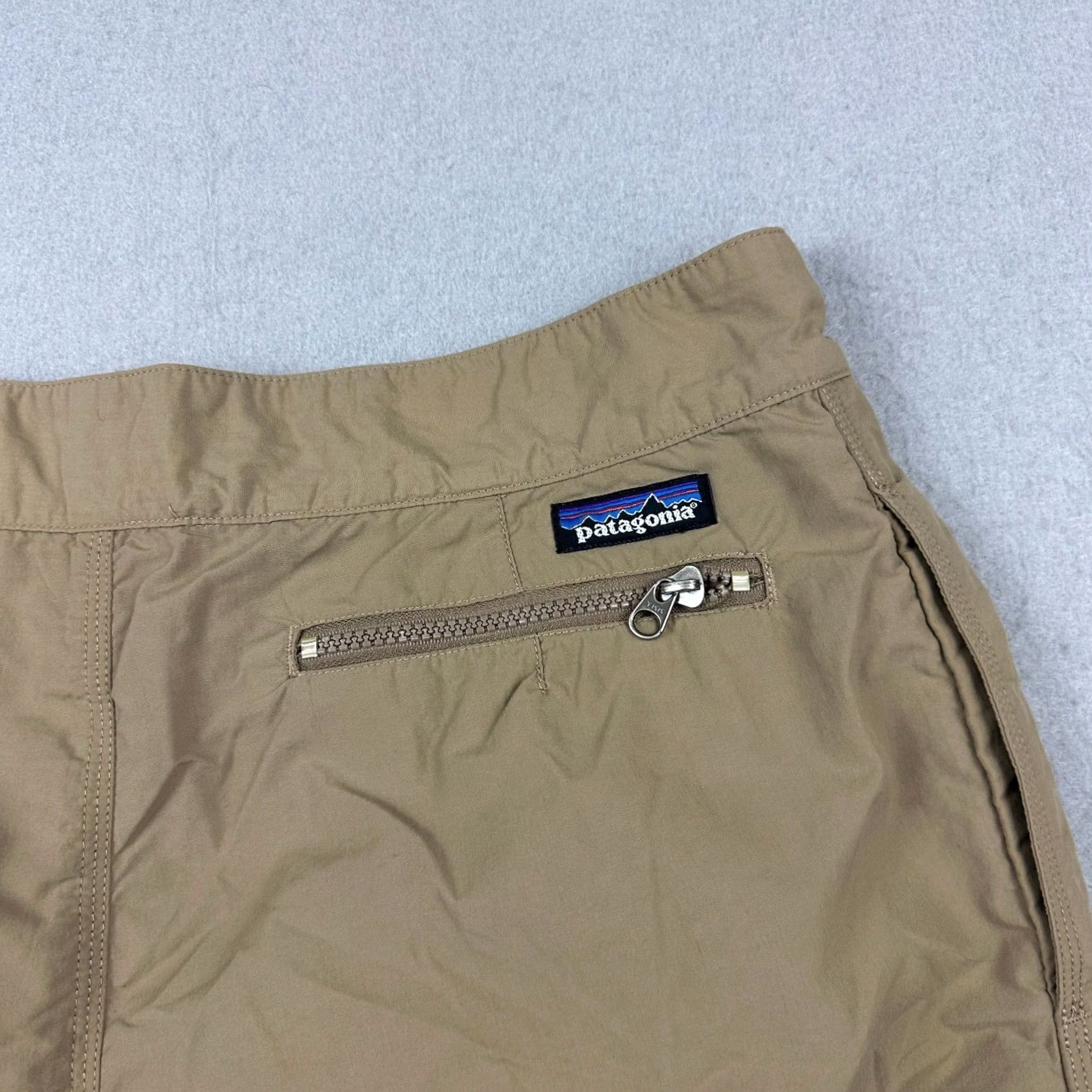 Patagonia Patagonia Shorts Mens 35 Beige Baggies Chino Lining Outdoors Hiking 90s Casual 7in Inseam Cargo Pockets Logo Embroidered Polyester Regular Denim Size US 35 - 5 Thumbnail
