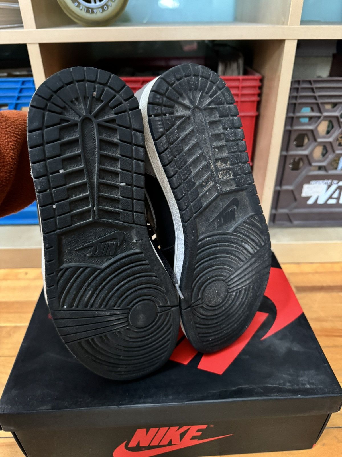 Jordan Brand Air Jordan 1 High OG "Shadow" 2018 Size US 8 / EU 41 - 8 Thumbnail
