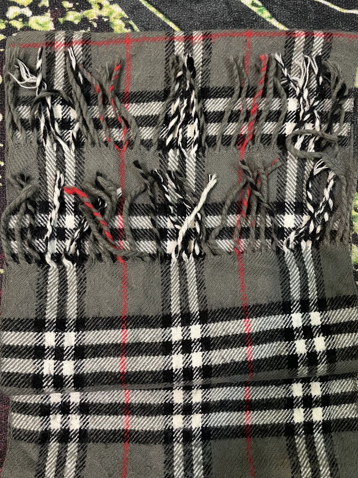 Burberry Vintage Burberry Scarves Size ONE SIZE - 4 Thumbnail