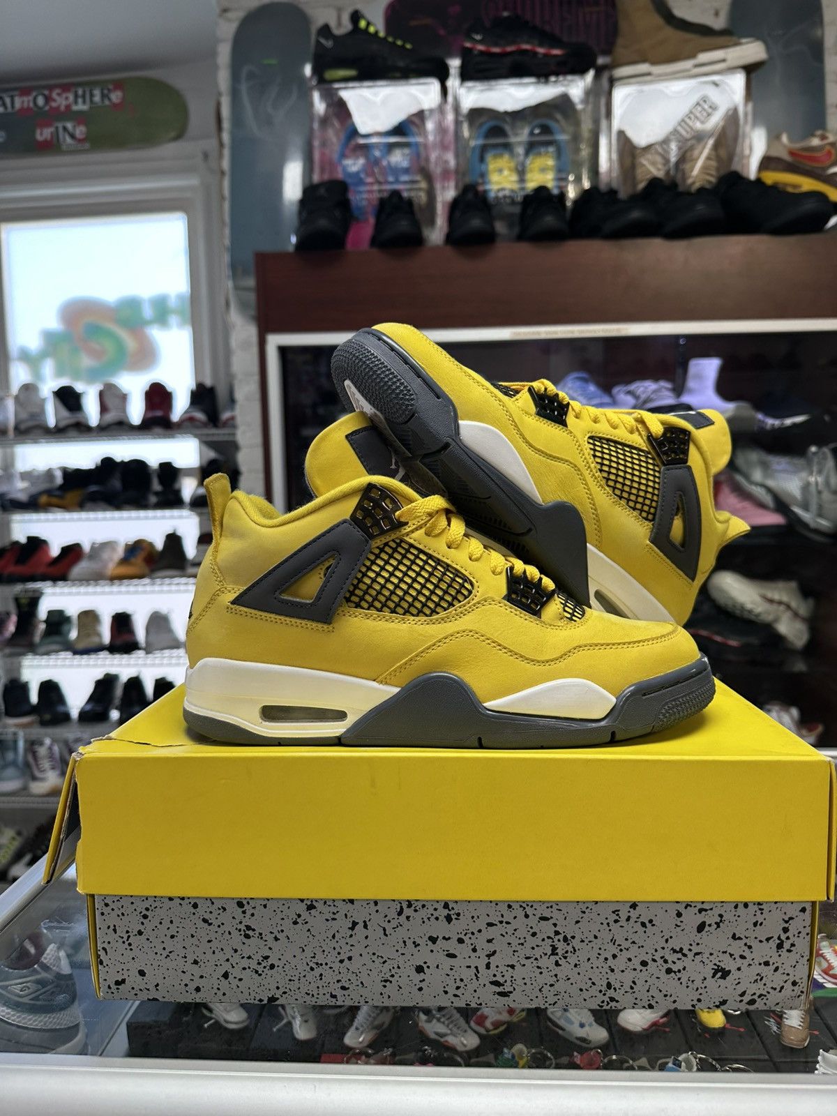 Jordan Brand Jordan 4 Retro ‘Lightning’ Size US 9 / EU 42 - 1 Thumbnail