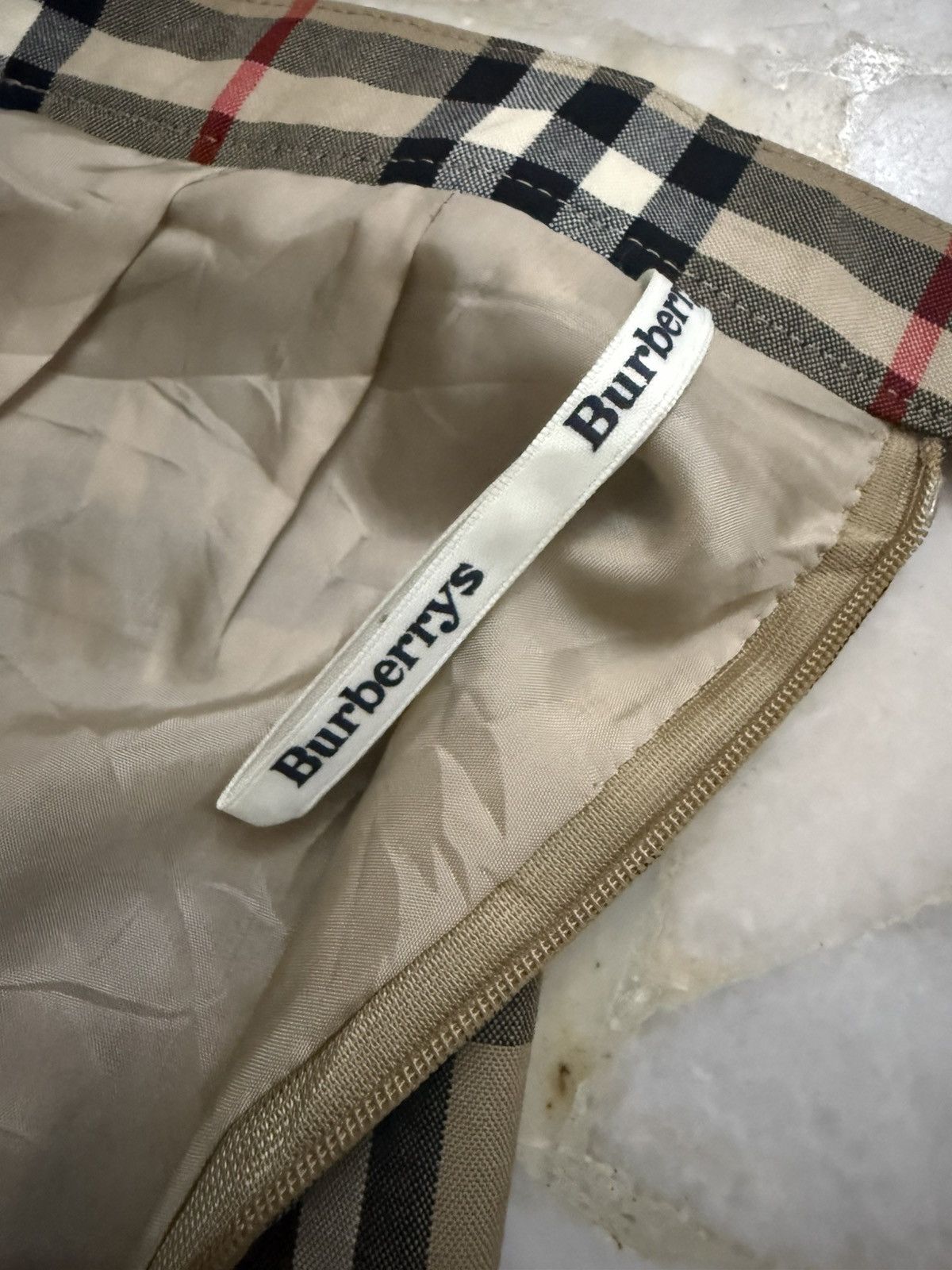 Burberry Vintage Burberrys Nova Check skirt Size 28" / US 6 / IT 42 - 8 Thumbnail