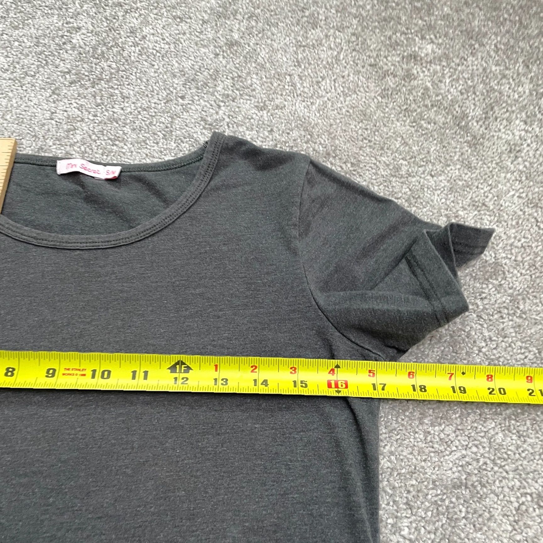 Vintage Mini Secret T-Shirt Shirt Womens S/M Dark Gray Crew Neck Short Sleeve Top Lightweight Cotton Casual Everyday Wear Womens S/M Gray 90s? Size S / US 4 / IT 40 - 7 Thumbnail