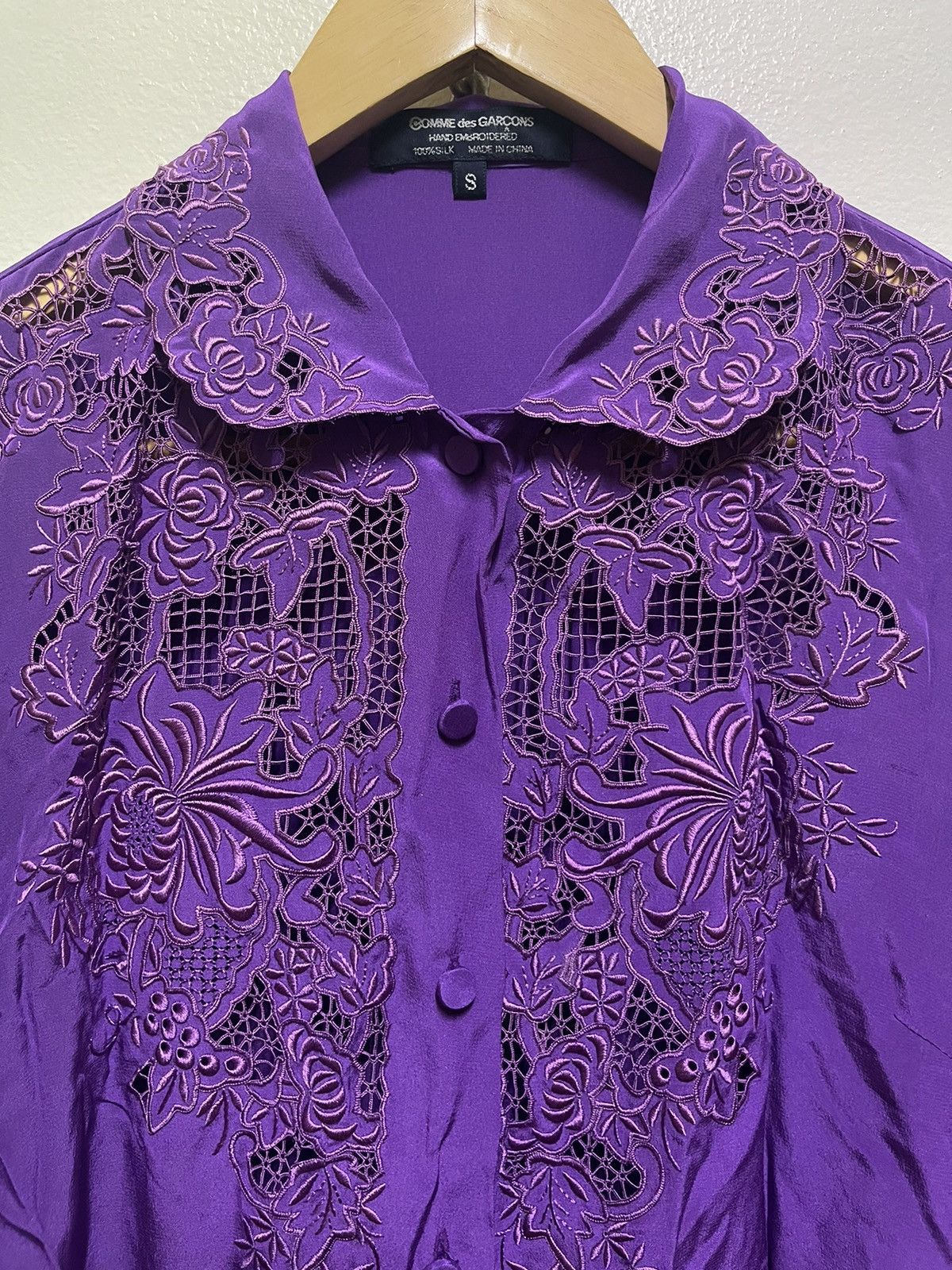 Comme des Garcons Comme des Garcon Hand Embroidered Silk Shirt Size S / US 4 / IT 40 - 8 Thumbnail