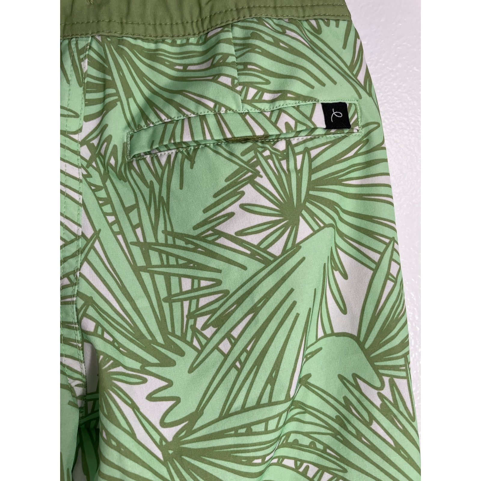Target Basics Art Class Boys' Green Palm Tree Print Swim Shorts Youth 8 Size US 26 / EU 42 - 6 Thumbnail
