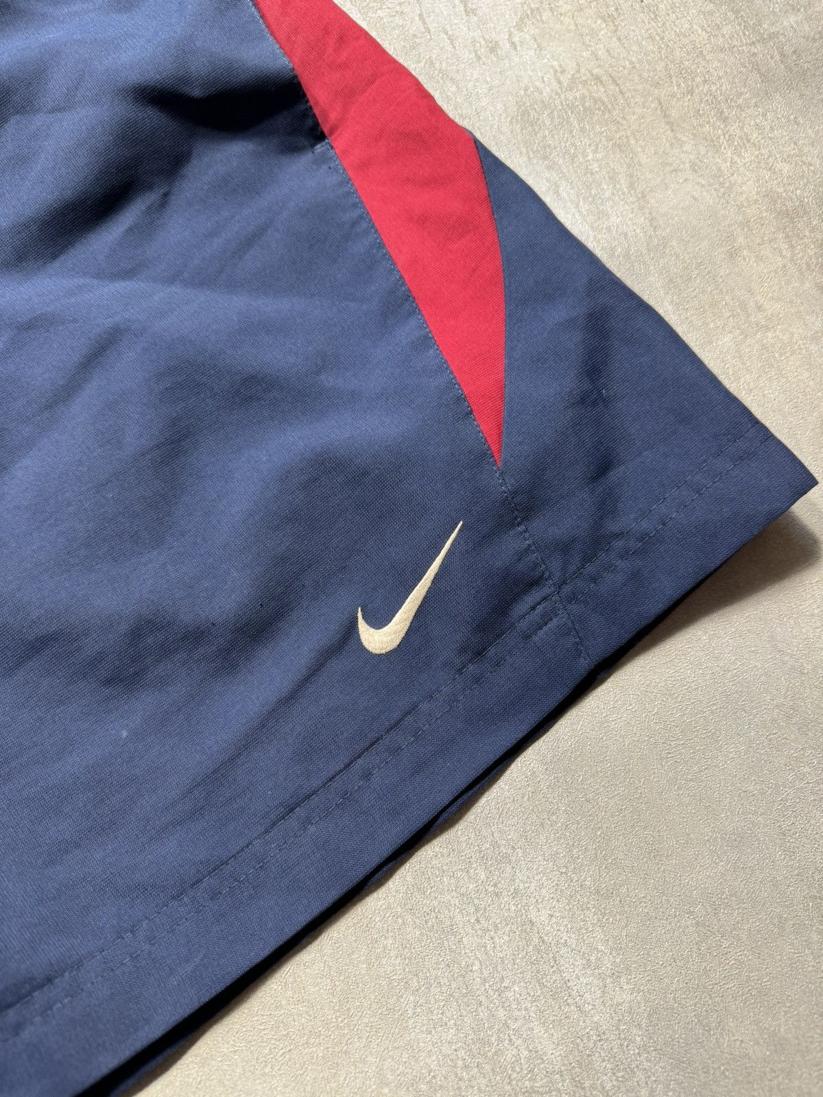 Nike × Vintage Vintage Nike Barcelona FC soccer y2k Logo Shorts Size US 38 / EU 54 - 3 Thumbnail