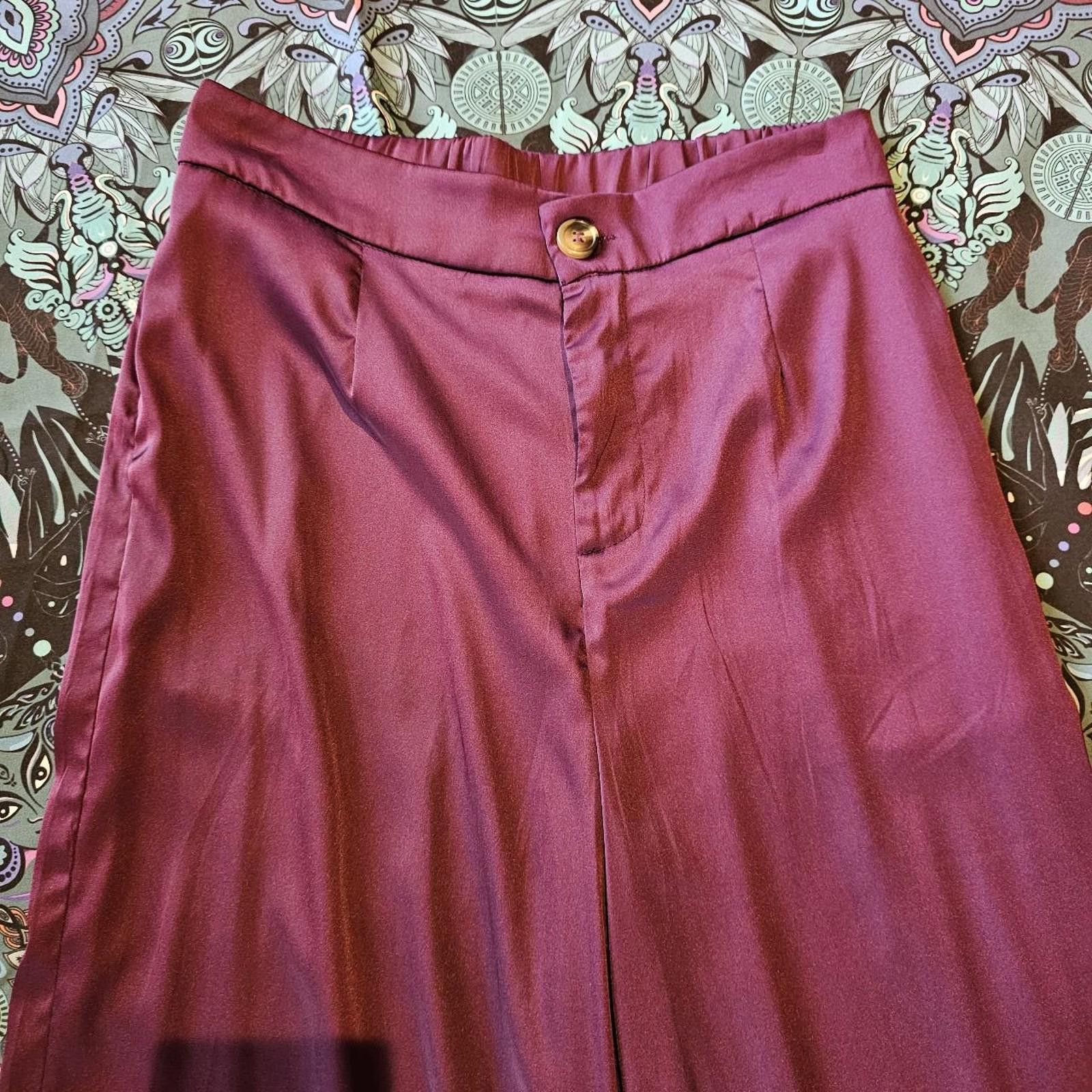 Fashion Nova Fashion Nova Women's Silky Long Flare Pants Size 32" / US 10 / IT 46 - 4 Thumbnail