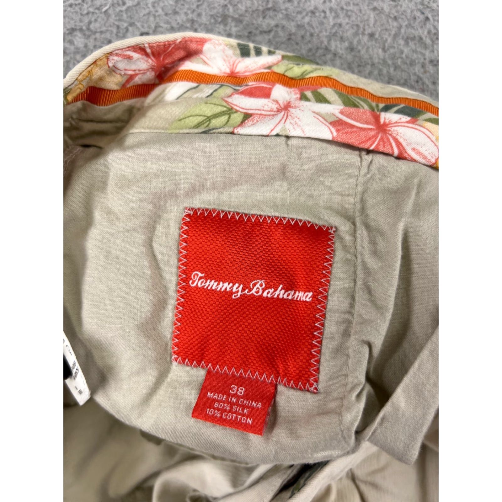 Tommy Bahama Tommy Bahama Shorts Men Bermuda 38 Beige Pleated Silk Blend Golf 38x9 Cargo Pockets Vintage No Size US 38 / EU 54 - 7 Thumbnail