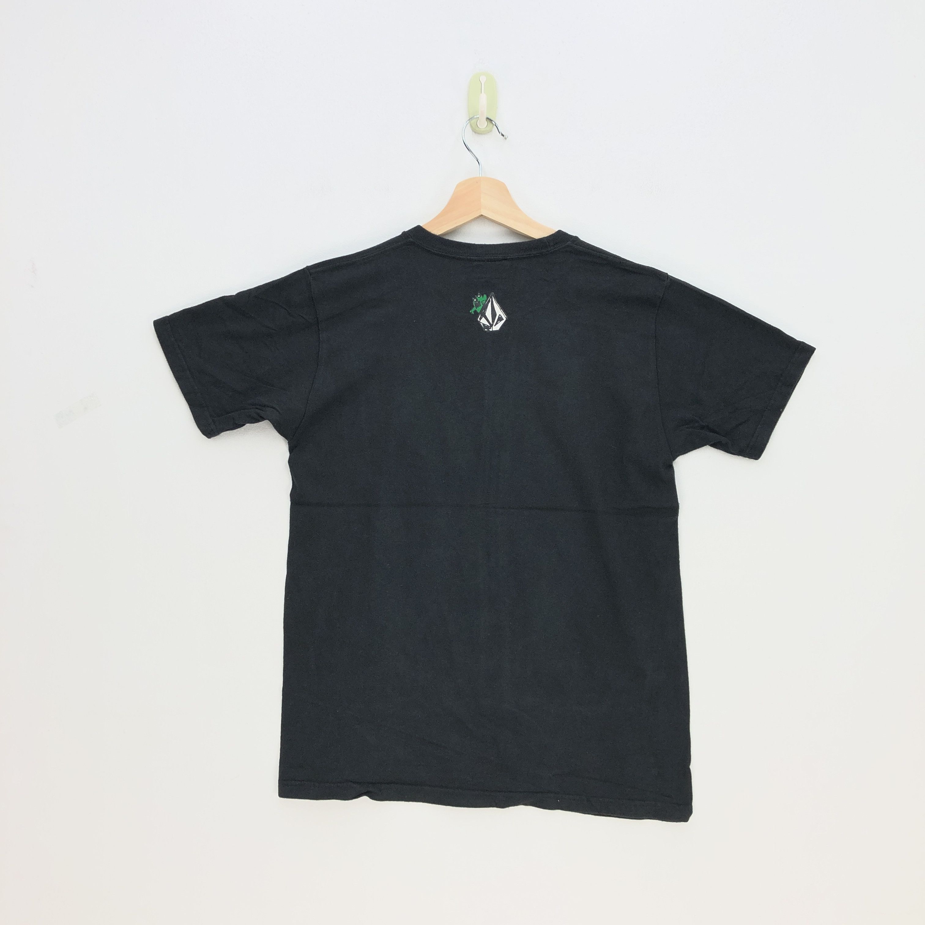 Vintage Vintage Y2K Volcom T Shirt Embrace Change Surfwear Tees Size S / US 4 / IT 40 - 2 Thumbnail