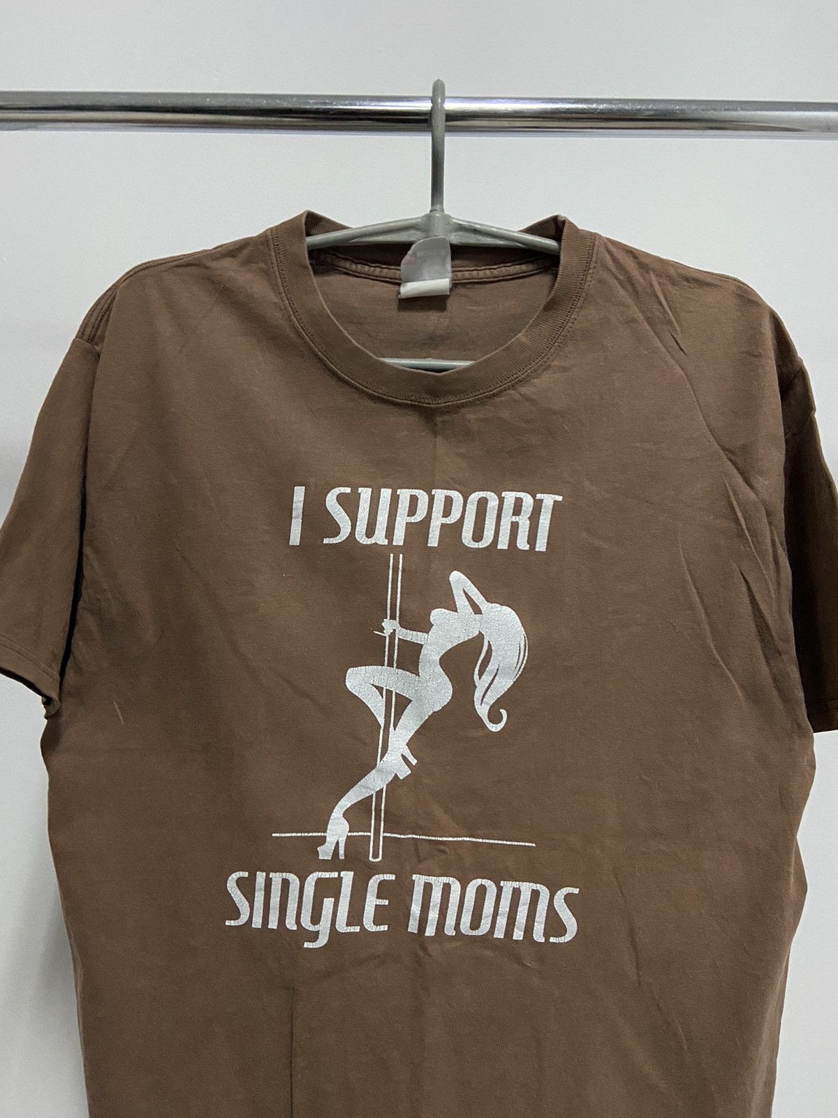 Vintage I support single moms big print logo t shirt humor vintage Size US M / EU 48-50 / 2 - 2 Thumbnail
