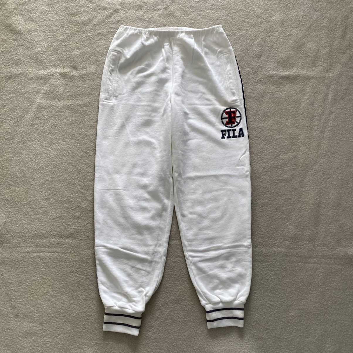 Fila × Japanese Brand × Vintage Fila Embroidered Logo Jogger Pants w28-30 Size 30" / US 8 / IT 44 - 1 Thumbnail