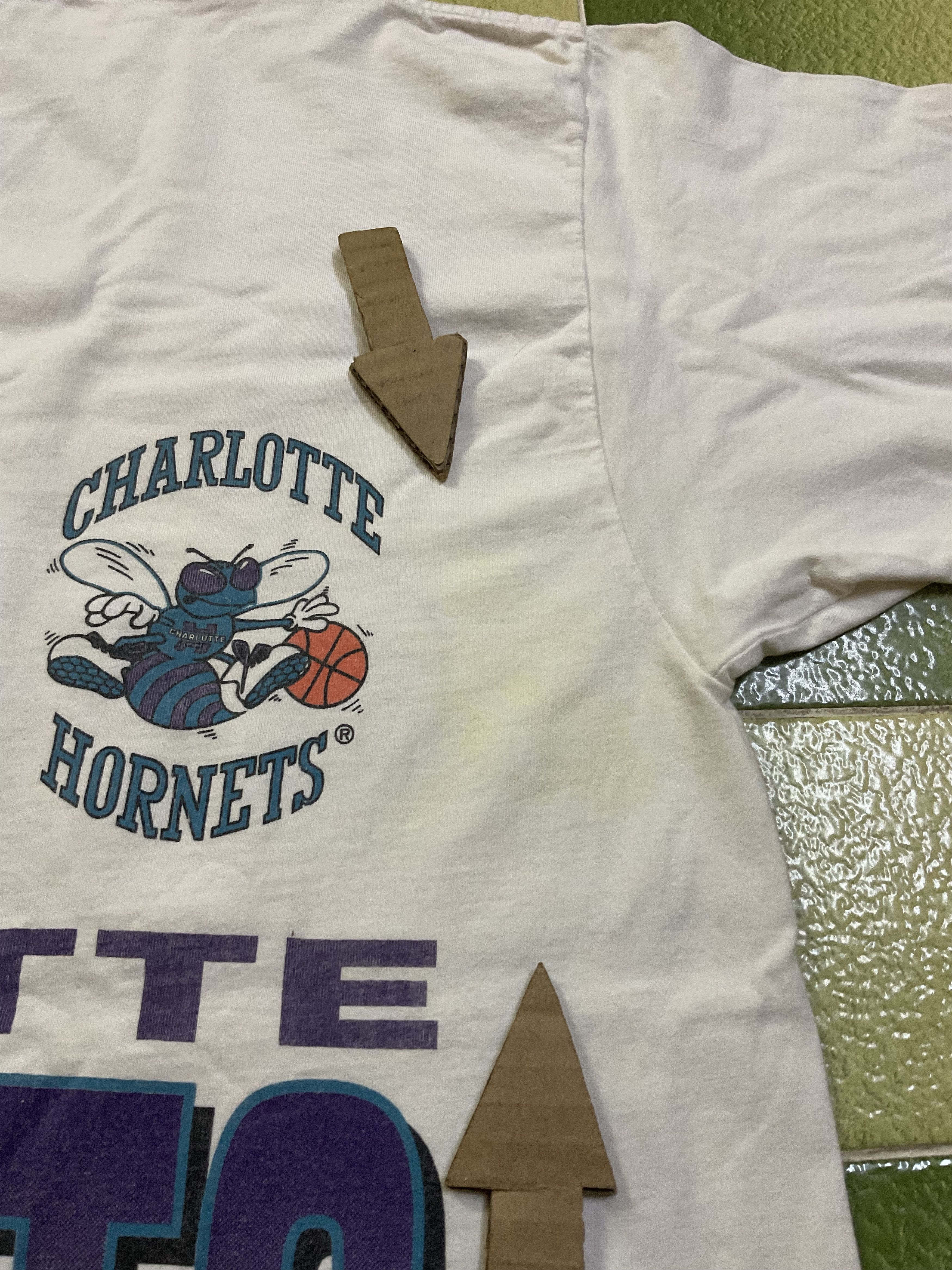 NBA Vintage 90s NBA Charlotte Hornets T-Shirt Big Print Size US M / EU 48-50 / 2 - 8 Thumbnail