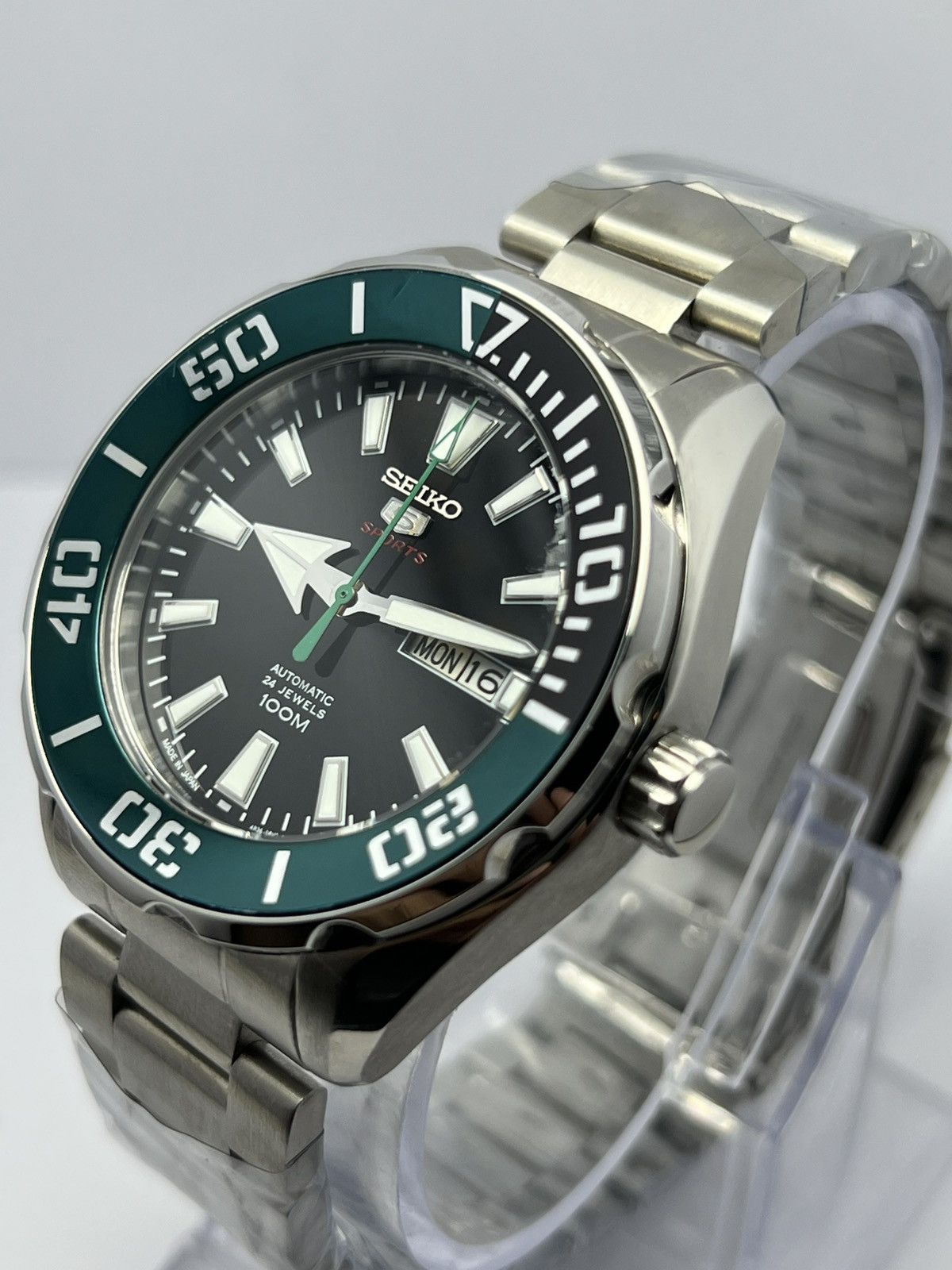 Seiko Seiko Sports Automatic Directional Bazel Day/Date Japan Size 44 - 4 Thumbnail