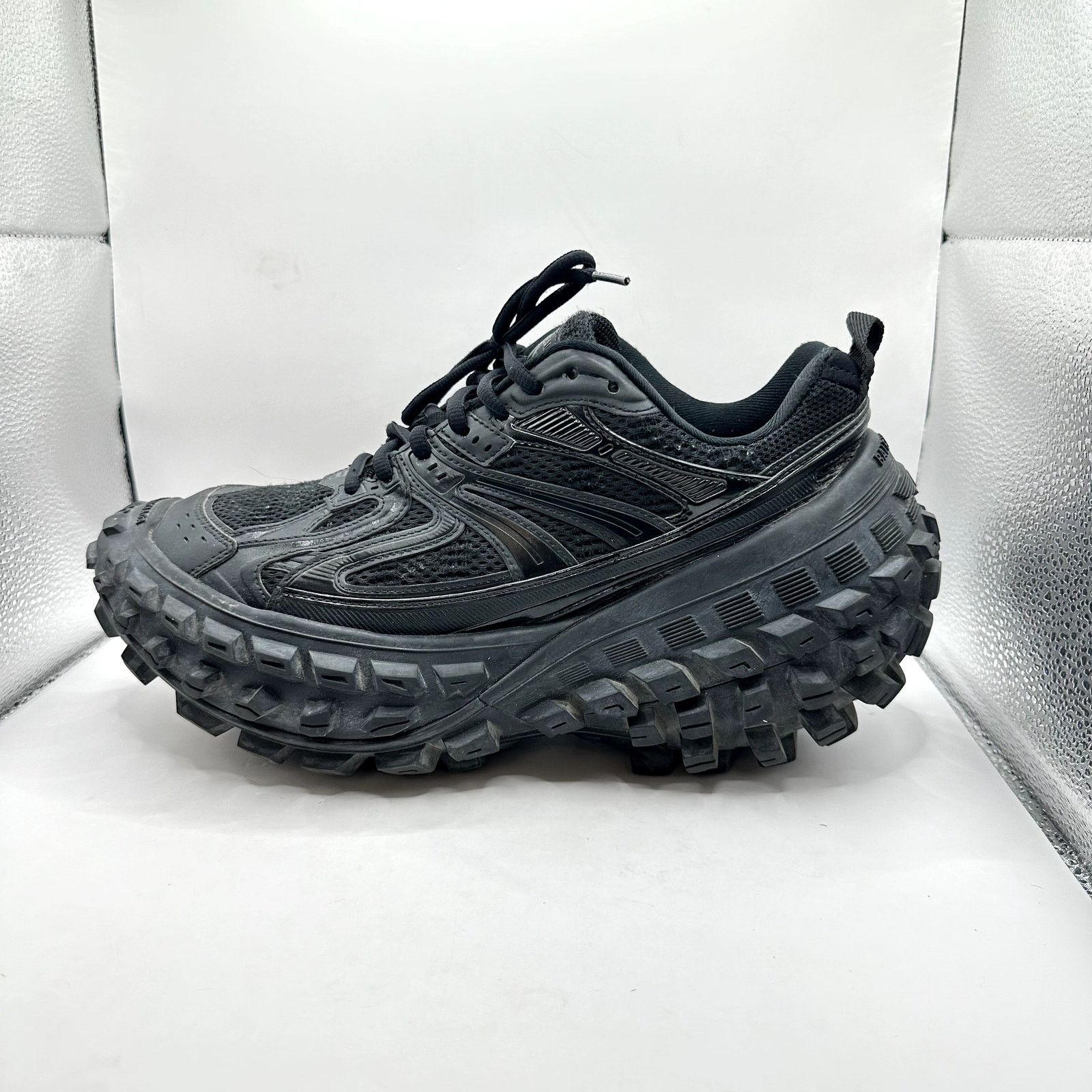 Balenciaga Balenciaga Defender Bouncer Size US 9 / EU 42 - 10 Thumbnail