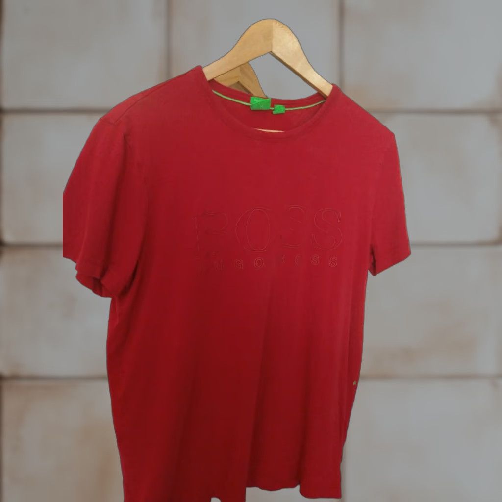 VINTAGE Hugo Boss T-shirt M Red Mens Shirt Modern