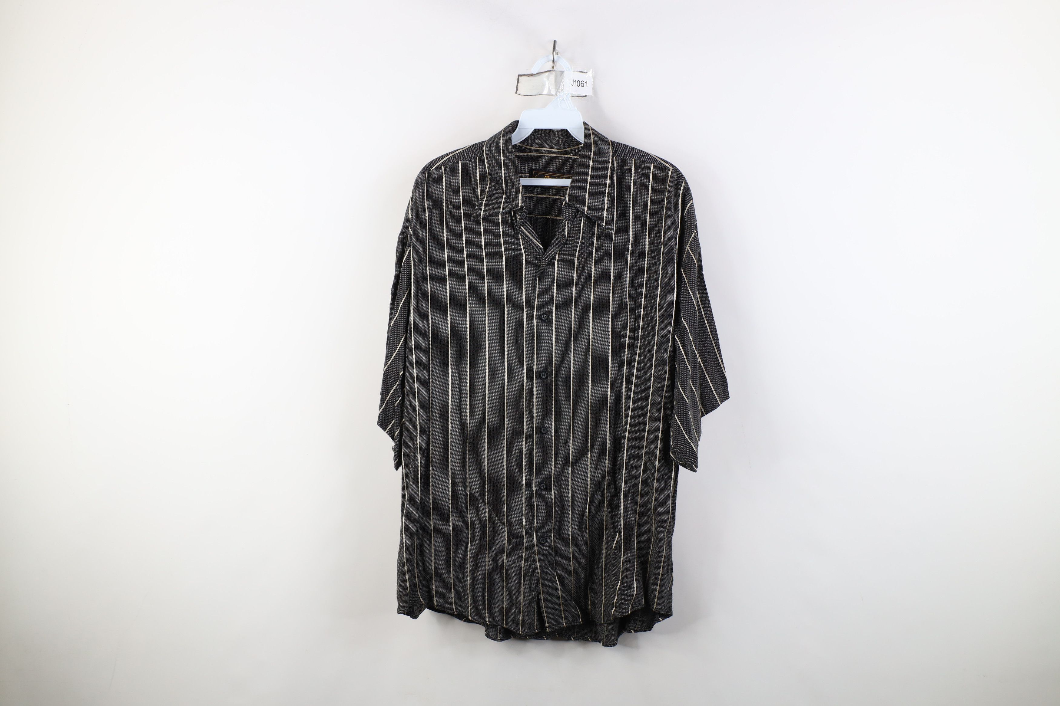 Vintage Vintage 90s Streetwear Gabardine Short Sleeve Button Shirt Size US M / EU 48-50 / 2 - 1 Thumbnail