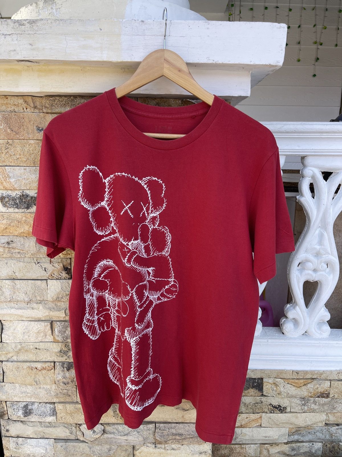 Kaws Last Drop🔥Rare🔥Kaws X Uniqlo T-Shirt Size US L / EU 52-54 / 3 - 1 Thumbnail