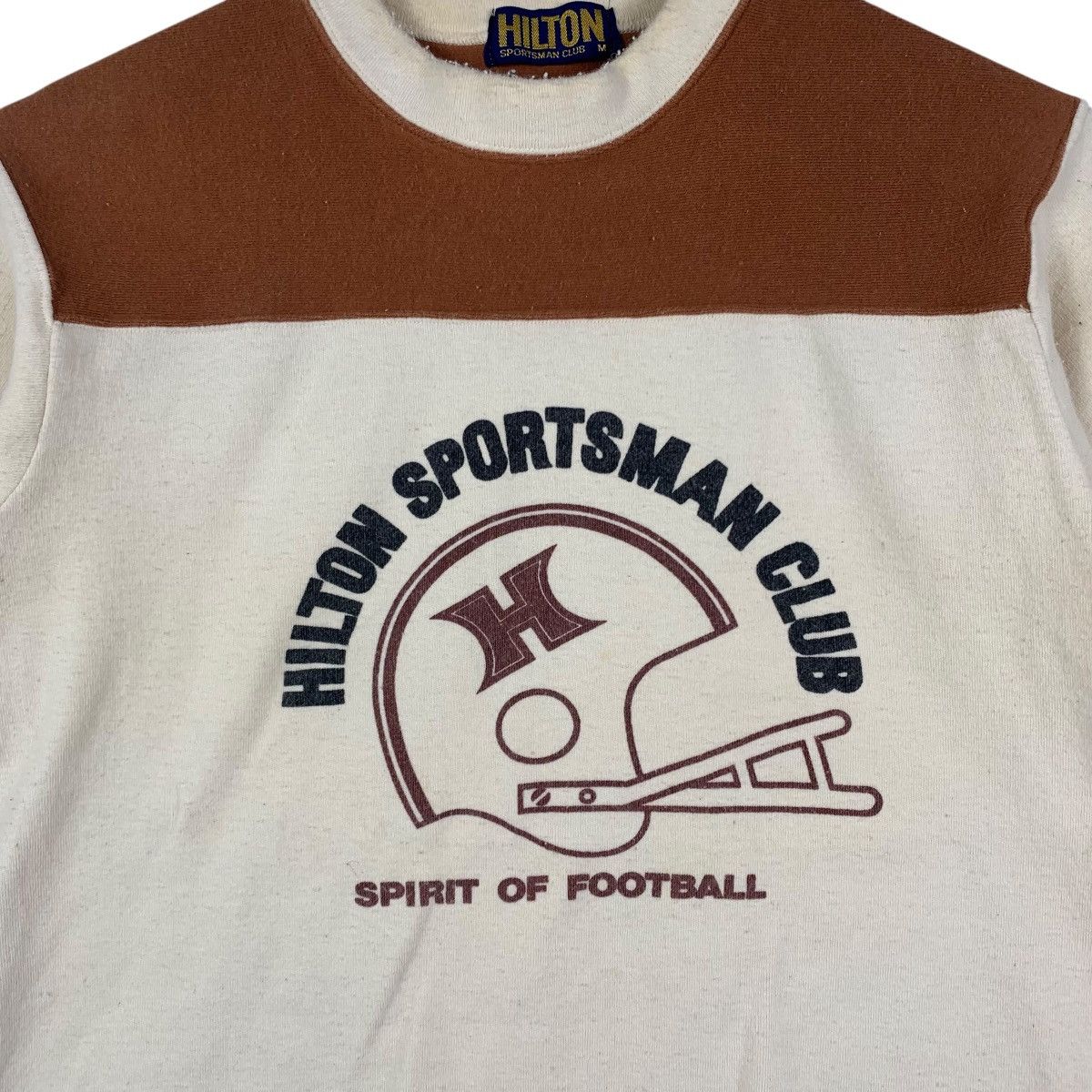Vintage Vintage HILTON SPORTSMAN CLUB Spirit Of Football Usa TShirt Size US M / EU 48-50 / 2 - 3 Thumbnail