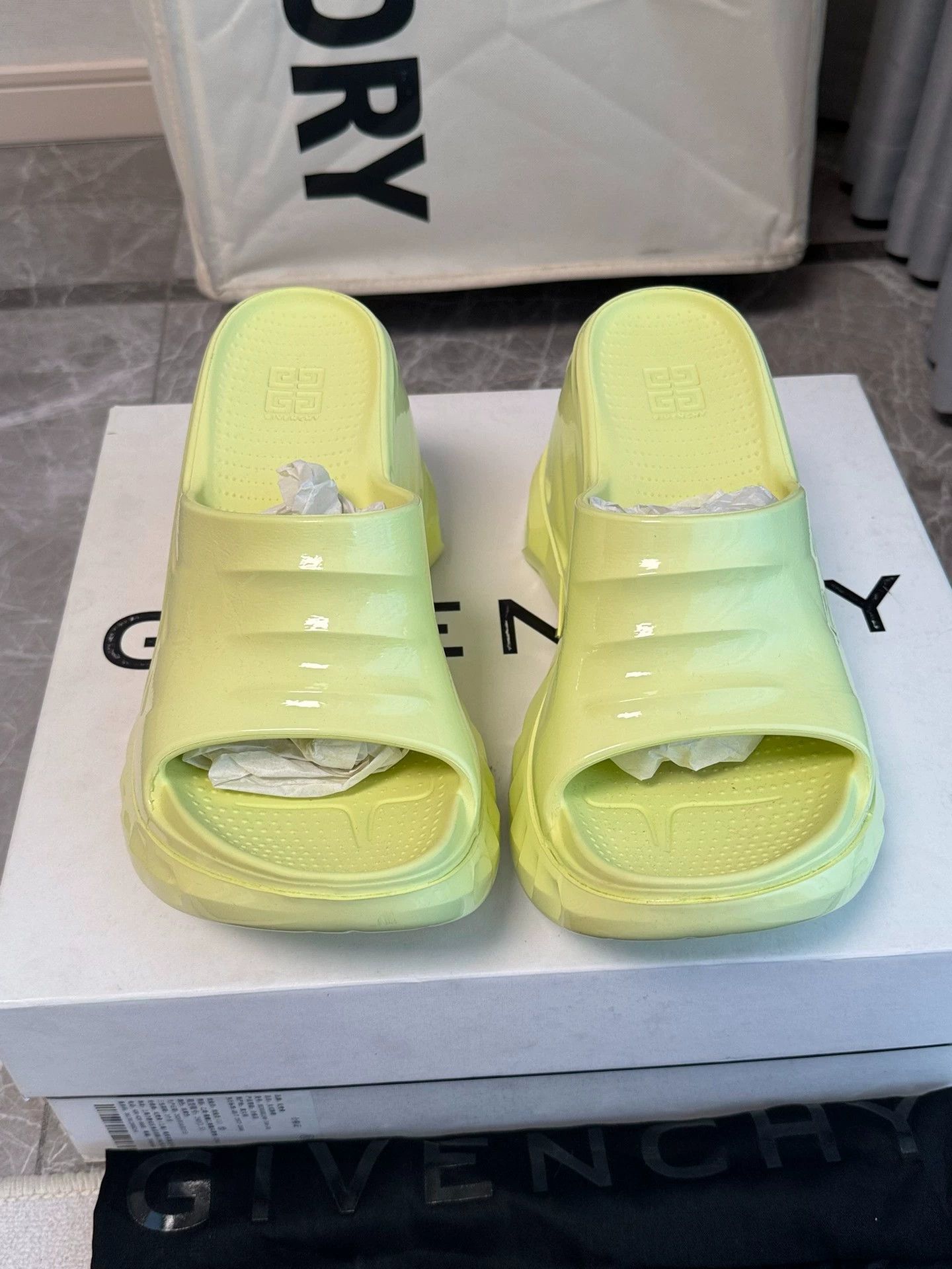 Gucci Givenchy Marshmallow rubber slide Mint Avocado Green Size US 7.5 / IT 37.5 - 2 Thumbnail
