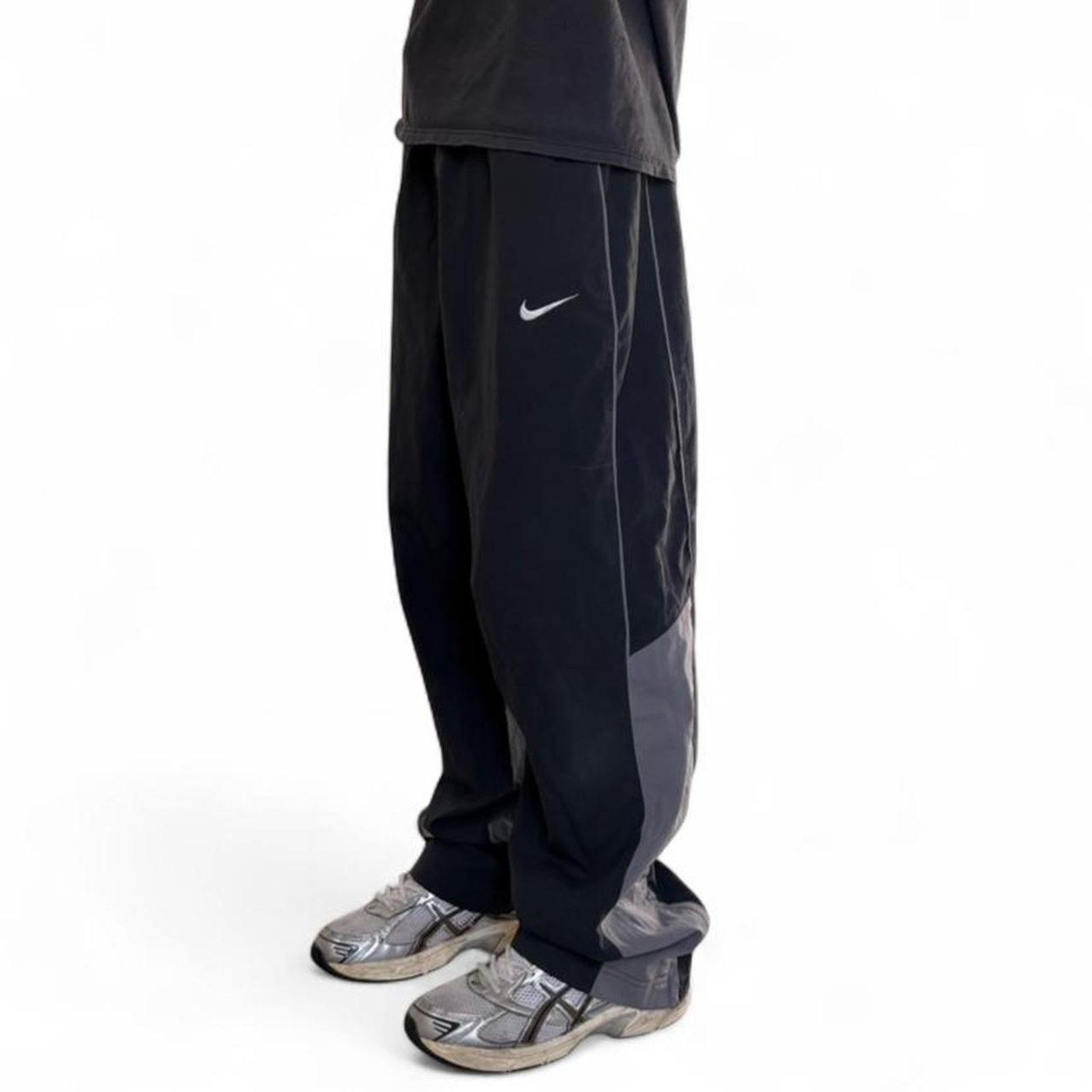 Nike Y2k 2000s nike black track windbreaker pants size XL Size US 32 / EU 48 - 1 Thumbnail