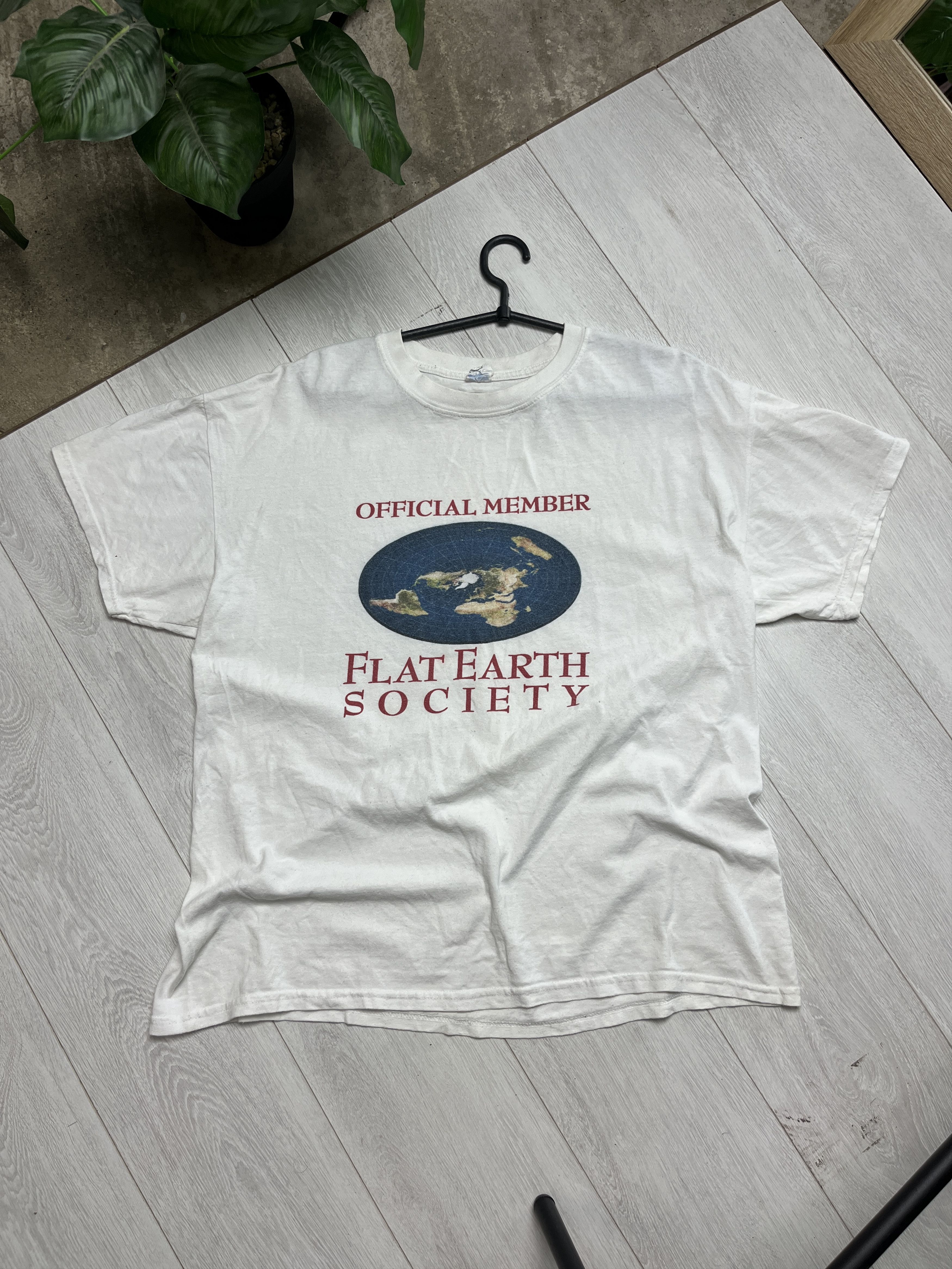 Other 2000s FLAT EARTH SOCIETY "OFFICIAL MEMBER" GRAPHIC TEE - 810 Size US L / EU 52-54 / 3 - 1 Thumbnail