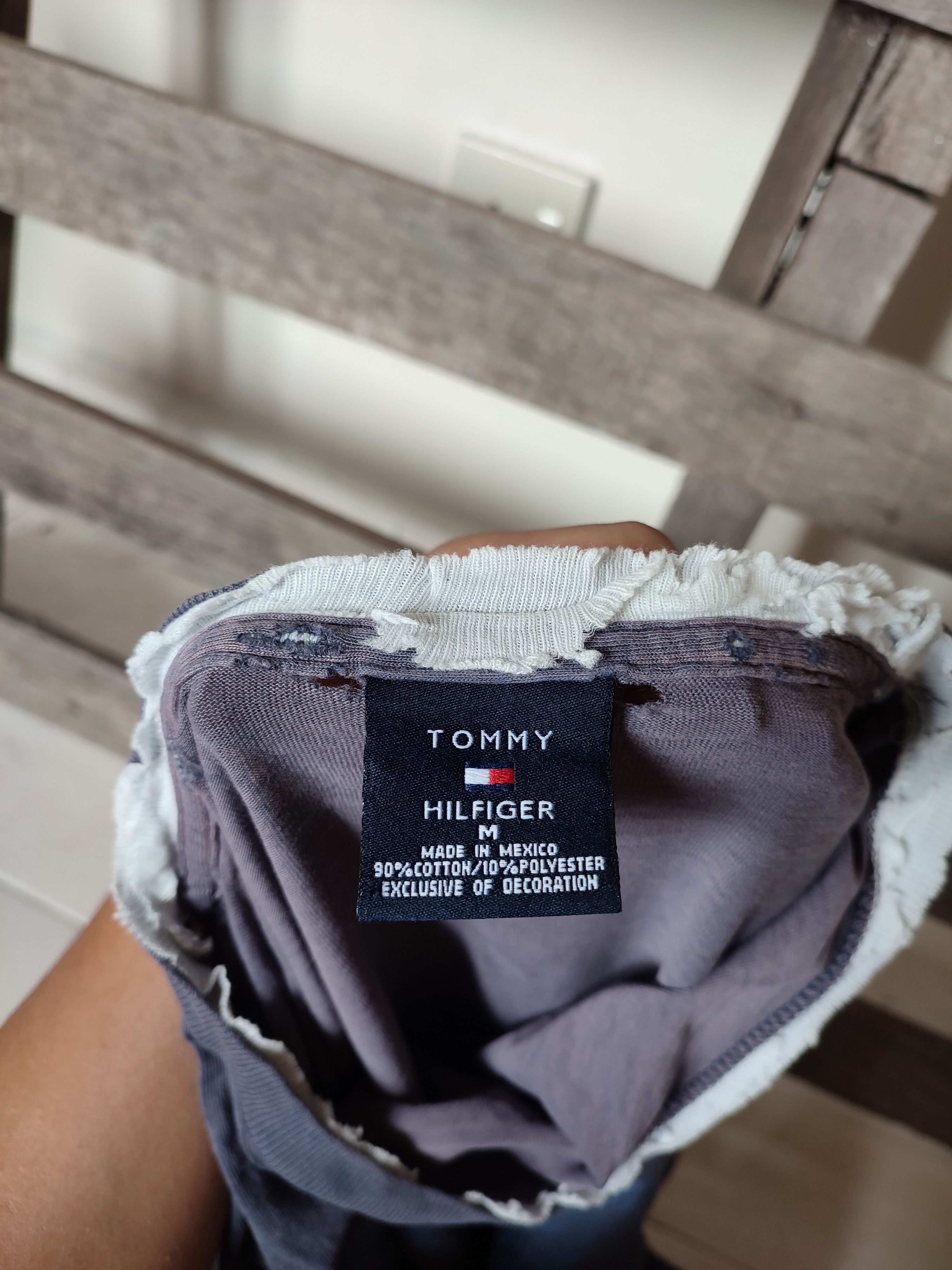 Tommy Hilfiger 💥THRESHED 💥 VINTAGE TOMMY HILFIGER TEE RARE Size US XL / EU 56 / 4 - 4 Thumbnail