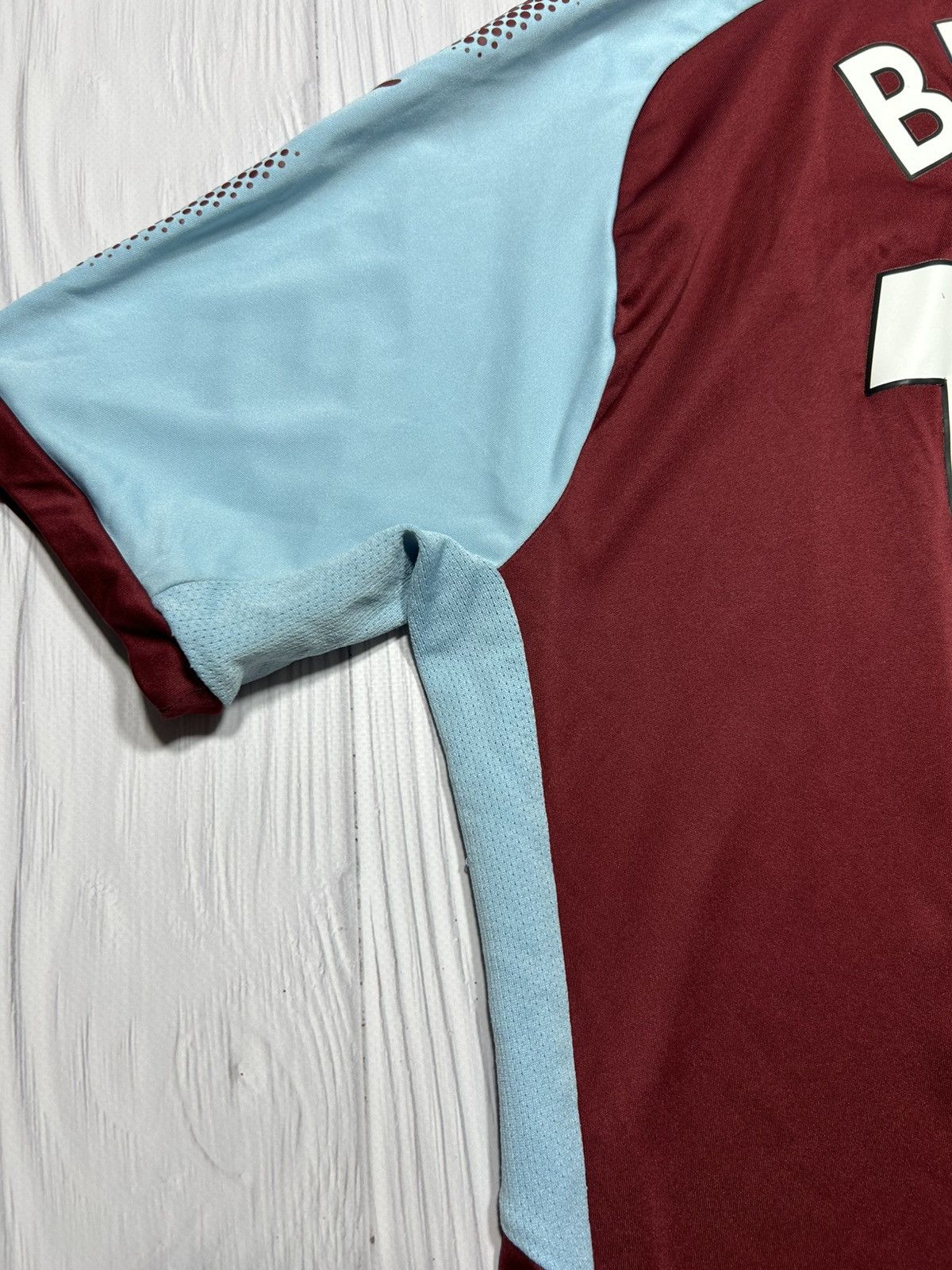 Puma FC Burnley #12 Brady 2017 Soccer Jersey Size L Size US L / EU 52-54 / 3 - 13 Thumbnail