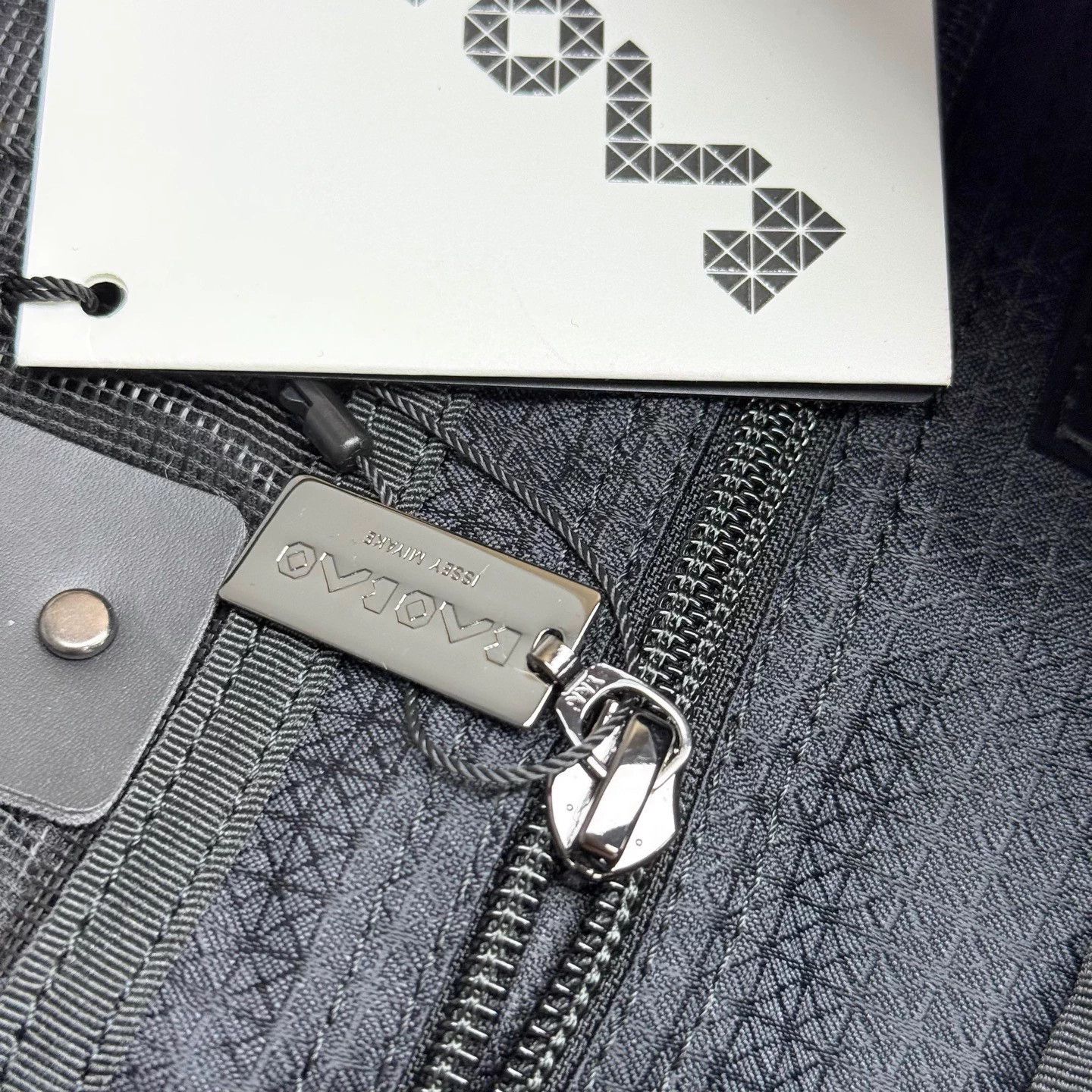 Issey Miyake ISSEY MIYAKE 6 Hex Bag milk tea new w/tags YLP5838 Size ONE SIZE - 5 Thumbnail