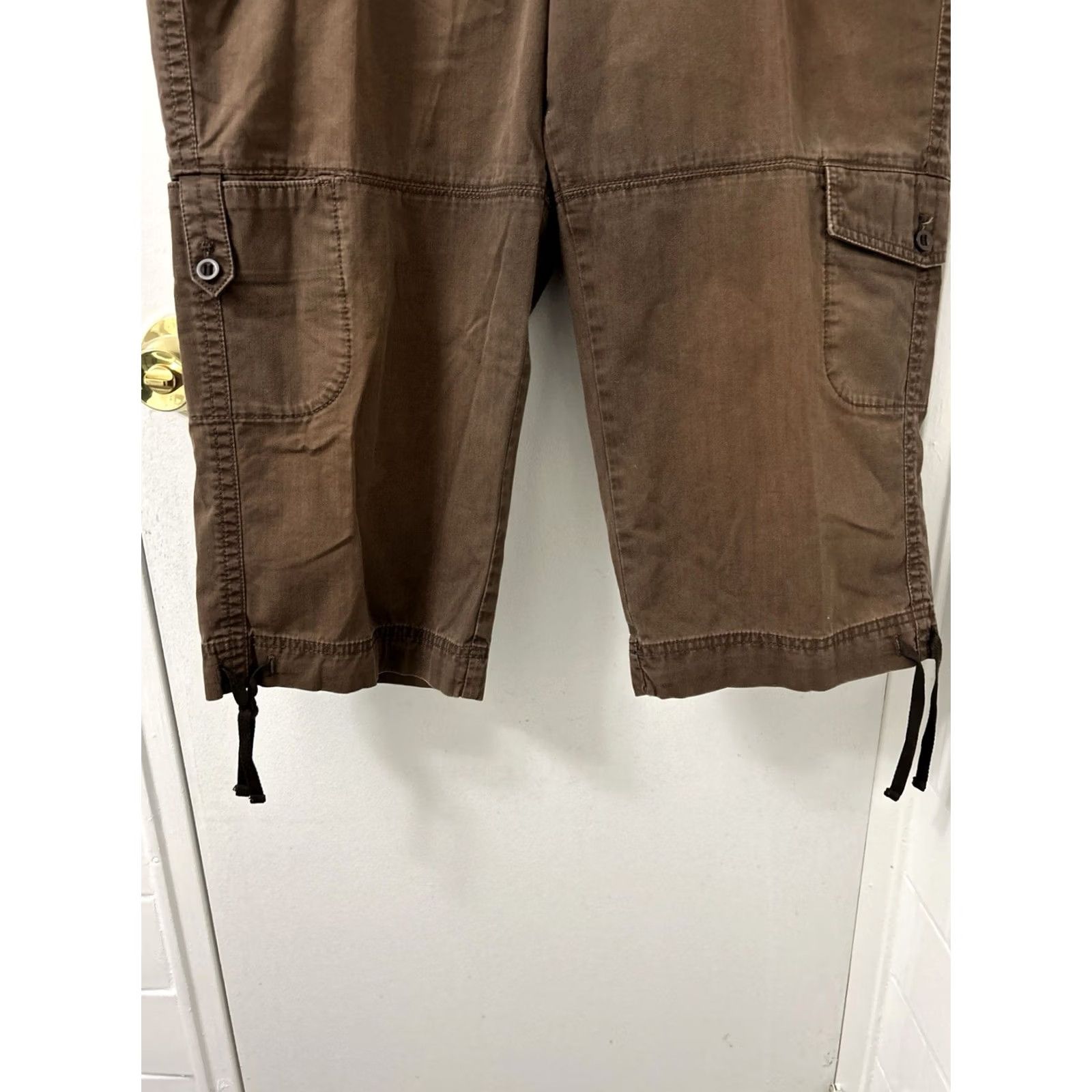 Eddie Bauer Eddie Bauer Cargo Pants Womens 14 Brown Cotton Straight Capri Inseam 18 Adjustab le Hem Pockets Casual Outdoor Vintage: No Size 36" / US 14 / IT 50 - 3 Thumbnail