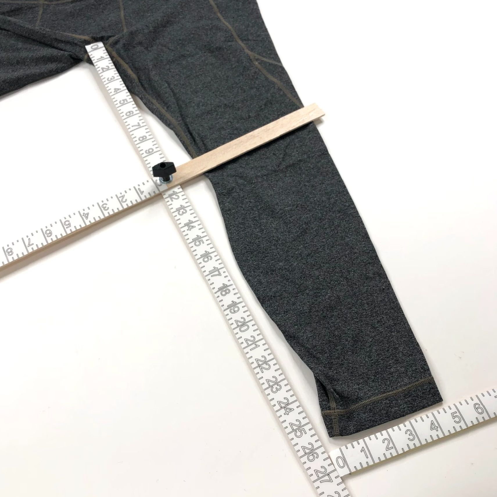 Athleta Athleta Leggings LG Salutation Stash Pocket Tight Black 32W 26L Women Activewear 198877 Limited Back Pockets N/A Size 24" / US 00 / IT 34 - 4 Thumbnail