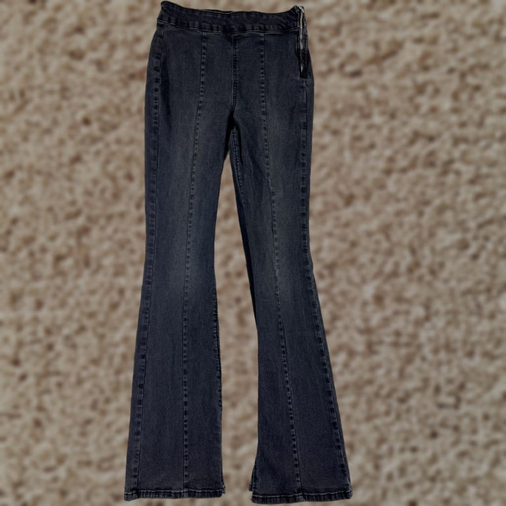 Forever 21 FOREVER 21 Jeans Women Black Denim Flared High Rise Stretch Cotton 28 Waist 26 Inseam 32 Regular 5-Pocket Size 28" / US 6 / IT 42 - 1 Thumbnail