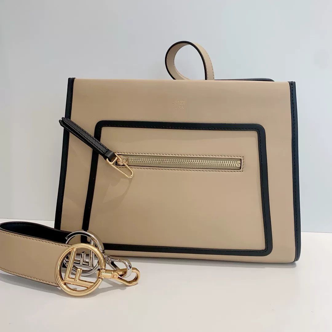 Fendi Pre-loved Bag Very good condition Size ONE SIZE - 1 Thumbnail
