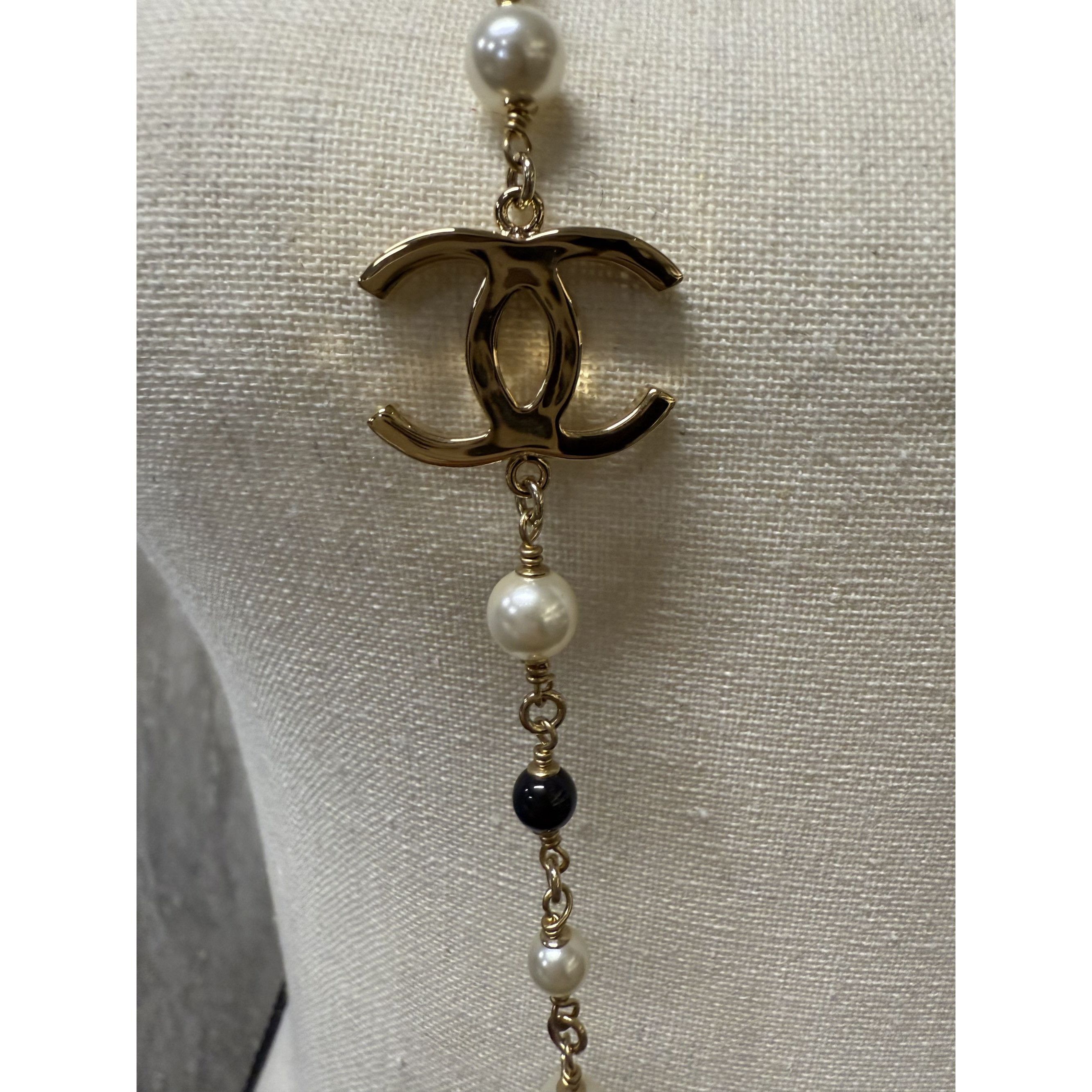 Chanel Chanel Long Pearl & Black Beaded Necklace With Gold CC Logo Size ONE SIZE - 8 Thumbnail