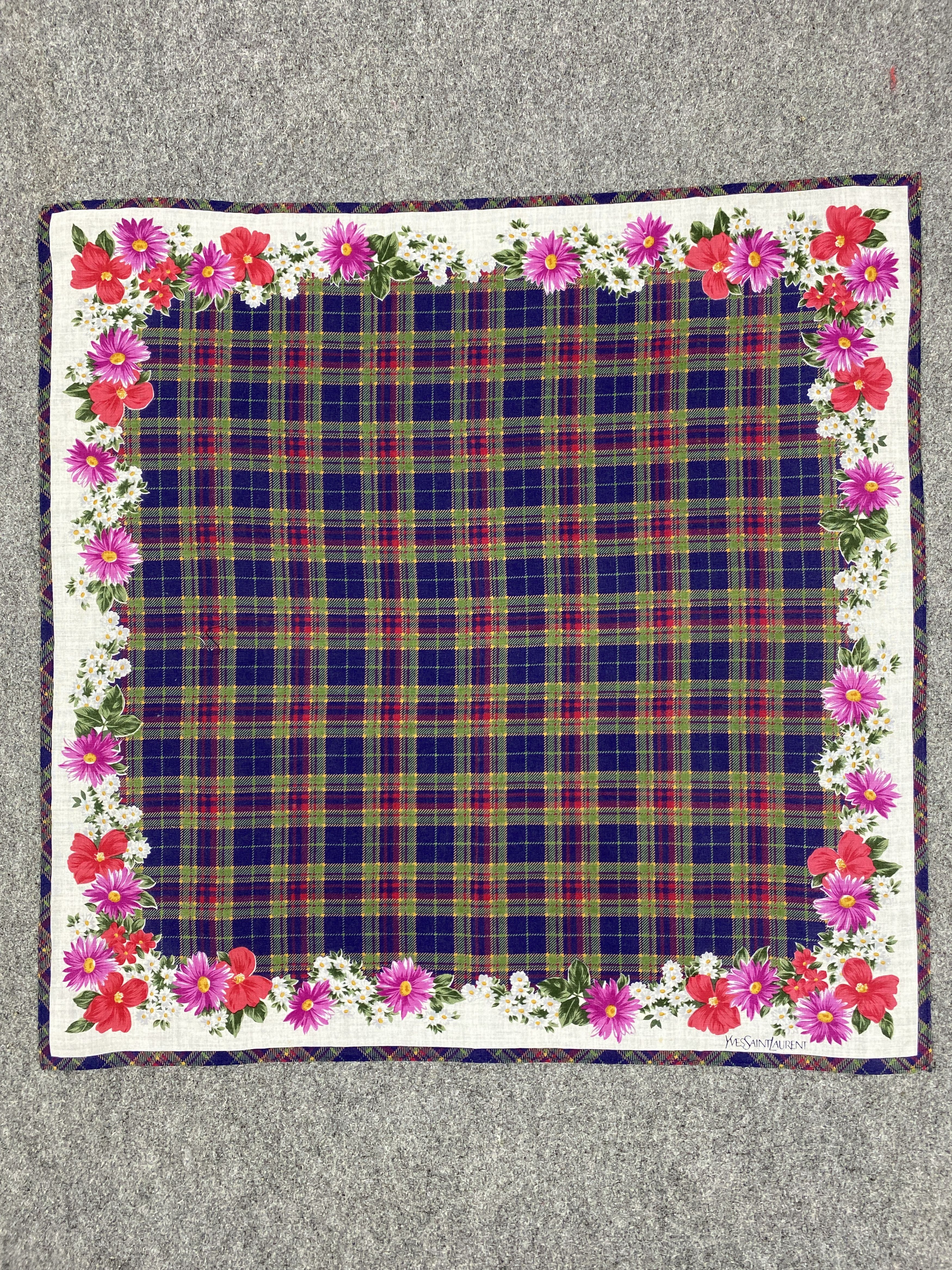 Vintage Yves Saint Laurent Handkerchief / Neckerchief HKC0563 Size ONE SIZE - 4 Thumbnail