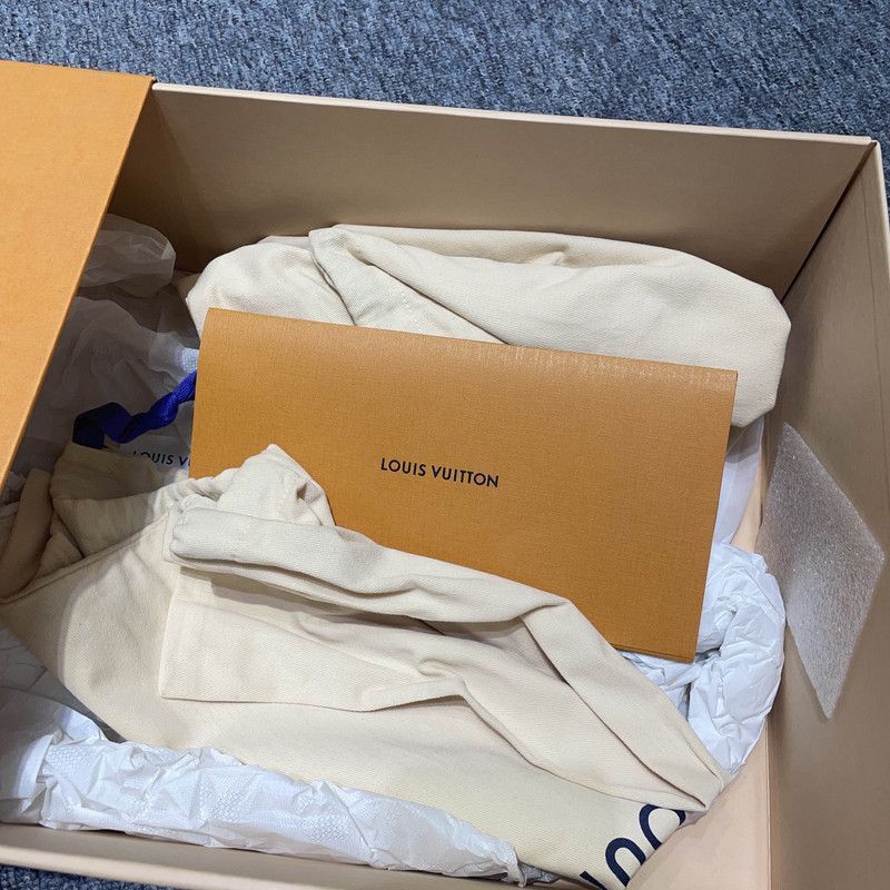 Louis Vuitton Louis Vuitton Classic Trainer Sneakers in White and Green - Size US 8 / EU 41 - 4 Thumbnail