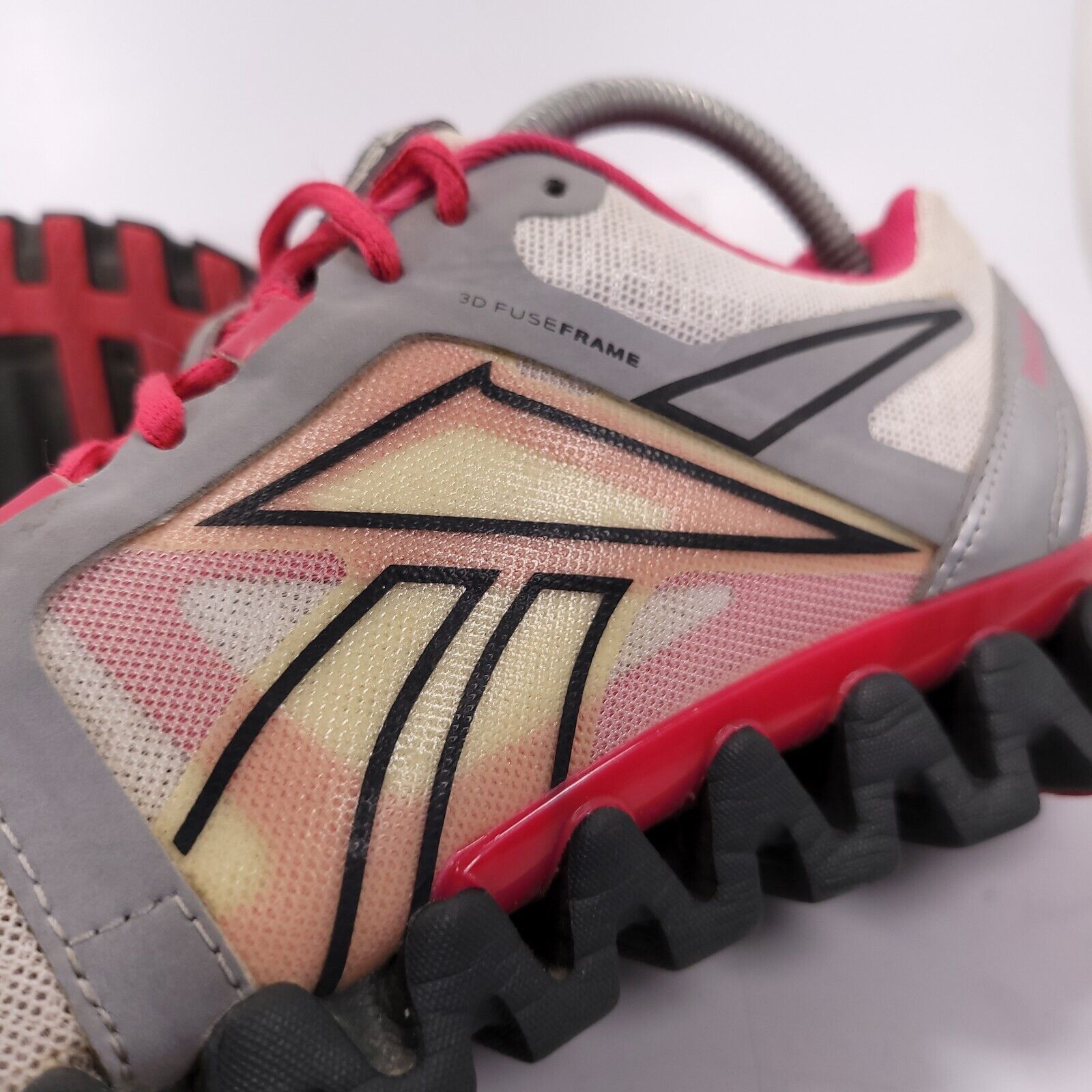 Reebok Reebok Zigquick Fire Shoe Womens Size 8.5 V61014 White Pink Size US 8.5 / IT 38.5 - 8 Thumbnail