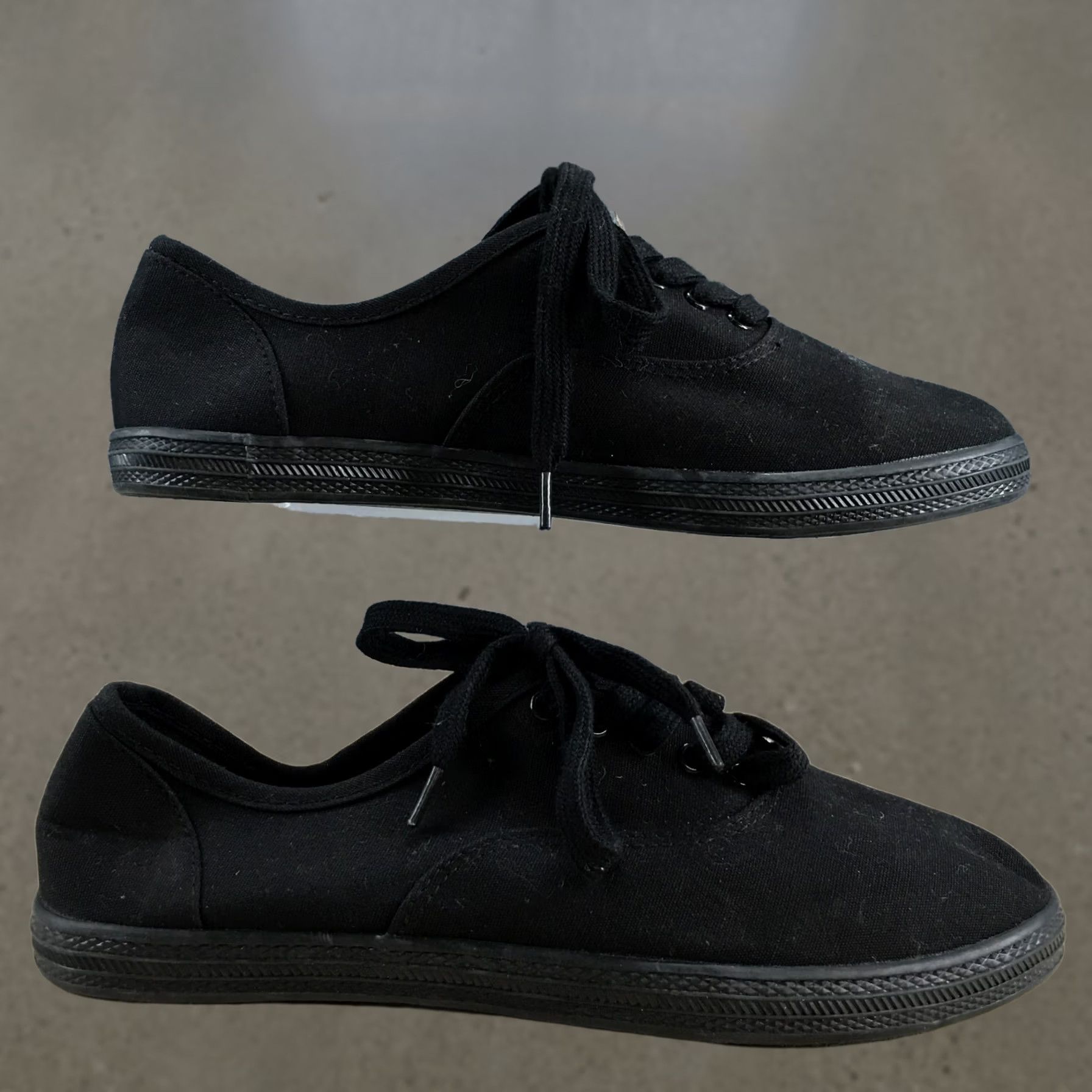 Vintage Universal Thread Shoes Womens 8 Casual Sneakers Black Canvas Low Top Lace Up Mens Womens Boys Girls Size M / US 6-8 / IT 42-44 - 1 Thumbnail