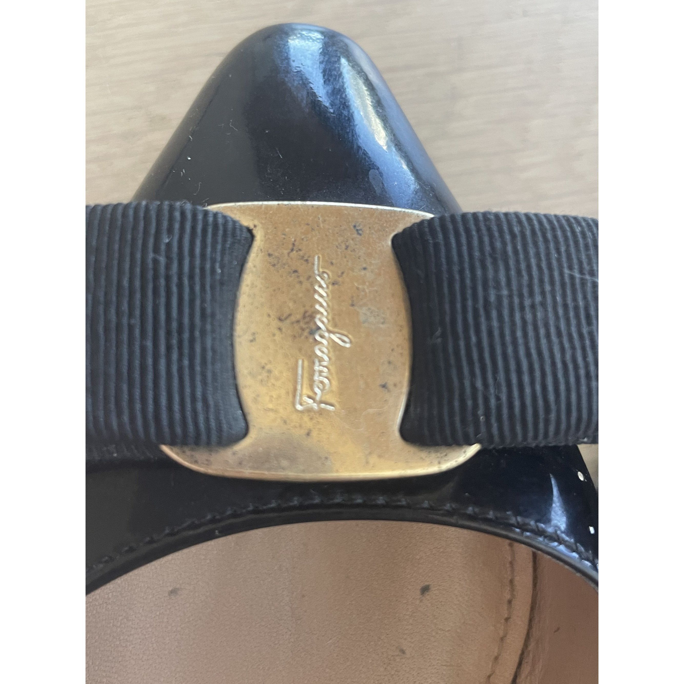 Salvatore Ferragamo Ferragamo Black Patent Leather Vara Bow Pumps Size 7.5 Size US 7 / IT 37 - 6 Thumbnail