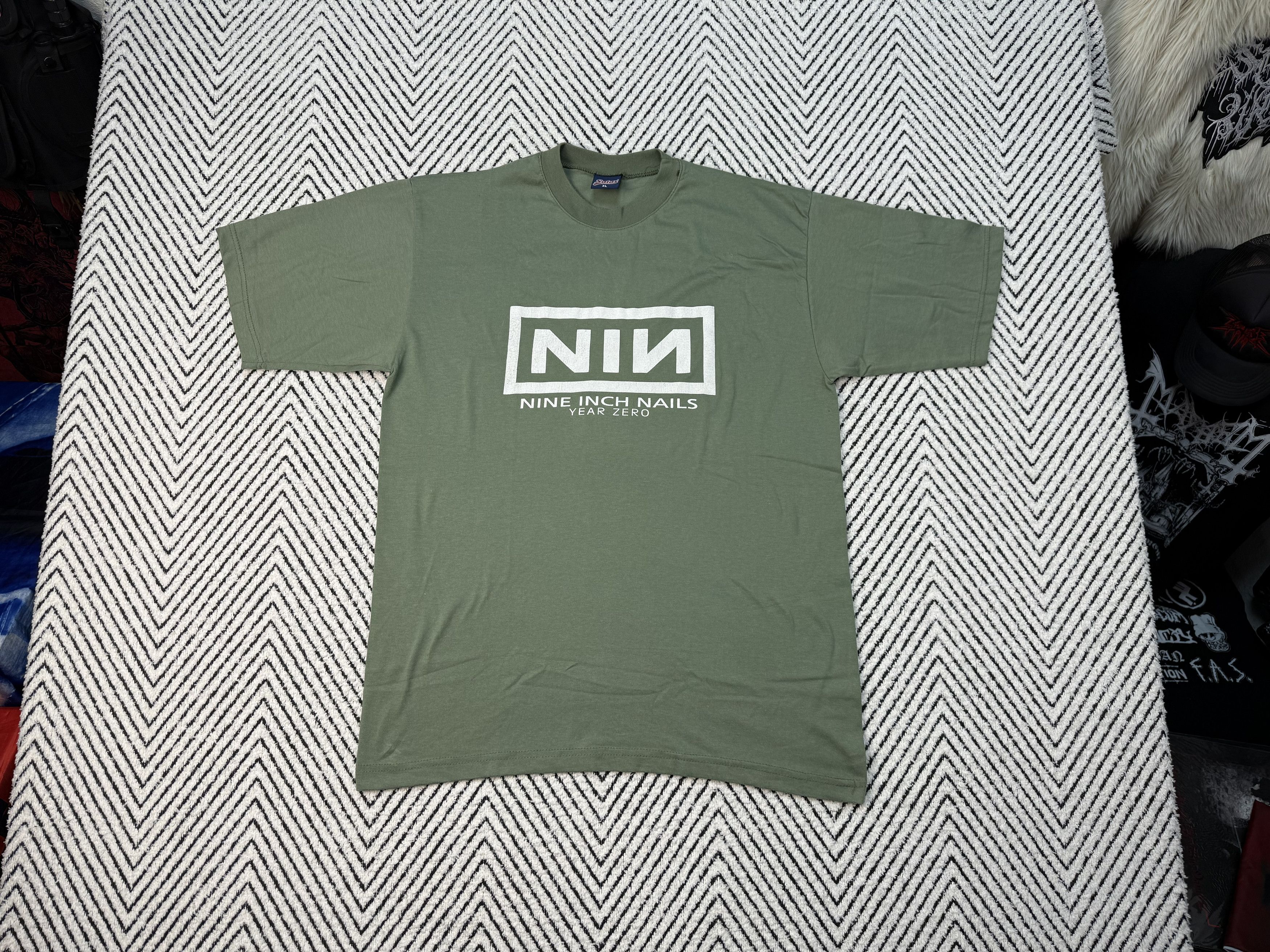 Band Tees NIN Nine Inch Nails band vintage tshirt 00s Size US L / EU 52-54 / 3 - 1 Thumbnail