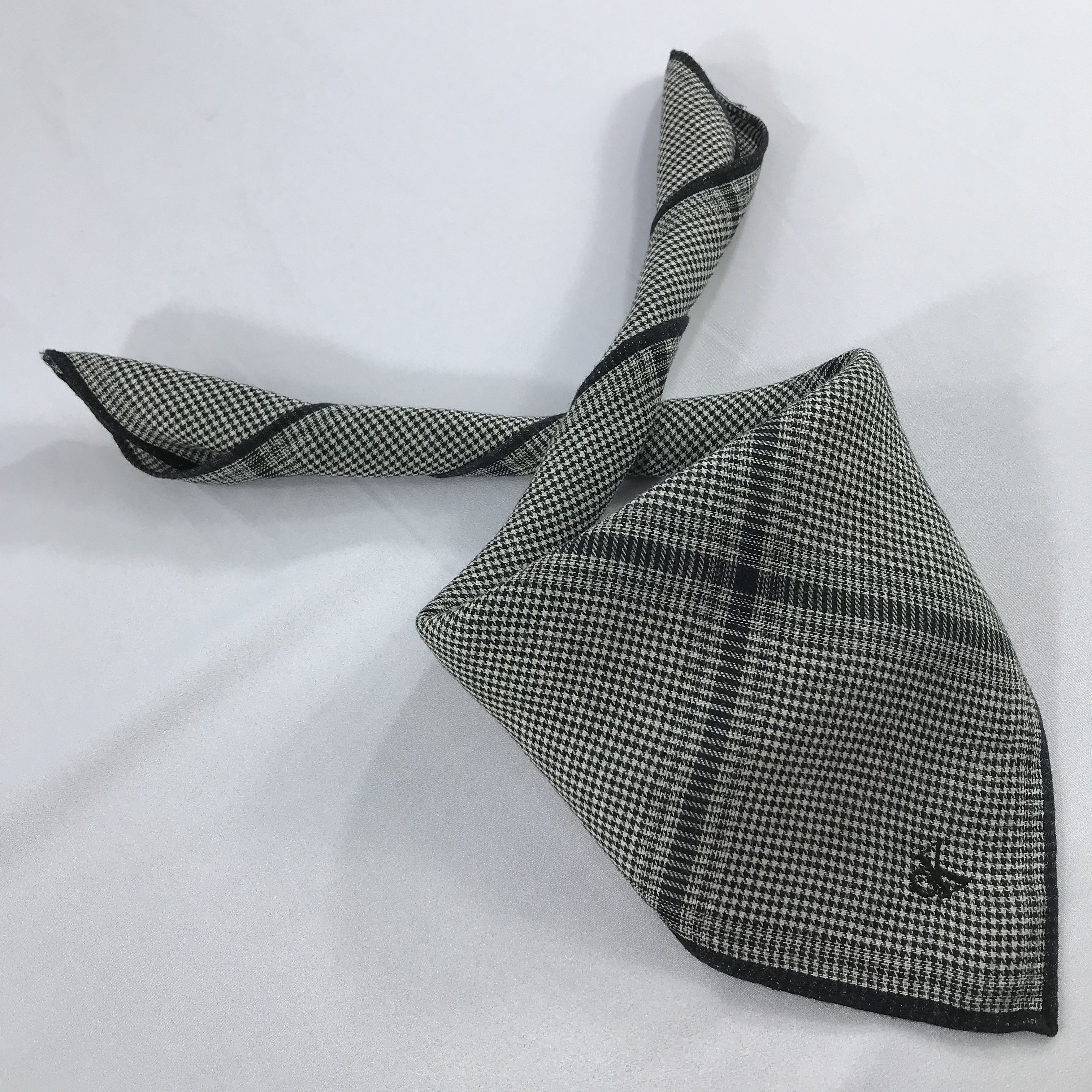 Calvin Klein × Vintage Calvin Klein Bandana / Handkerchief / Neckerchief - S2076 Size ONE SIZE - 3 Thumbnail