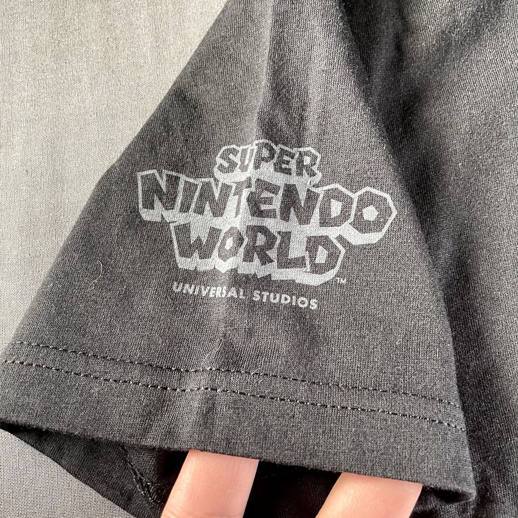 Nintendo VINTAGE Universal Studios Hollywood Super Nintendo World Blooper Neon Shirt Mens Small NWT Size US S / EU 44-46 / 1 - 5 Thumbnail