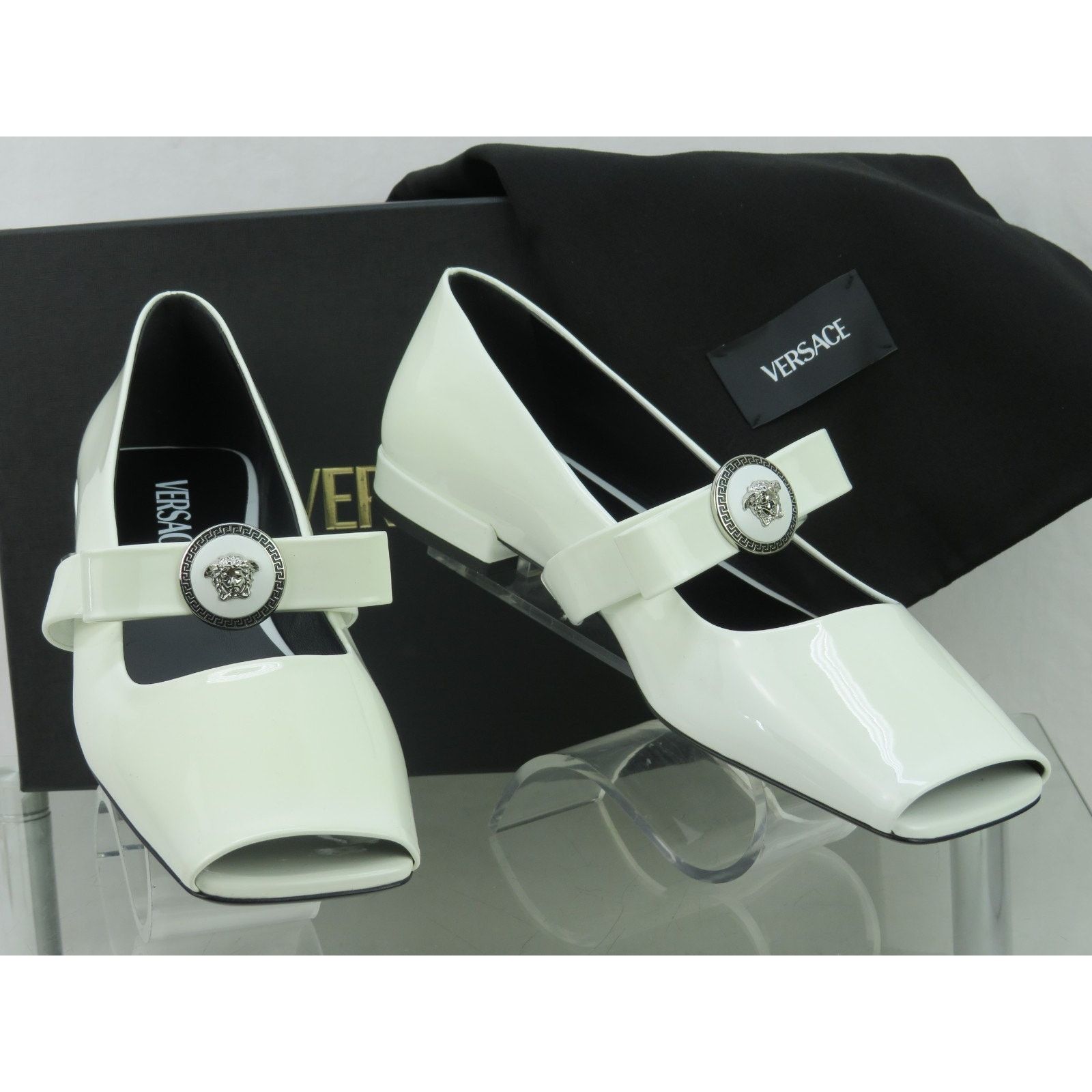 Versace VERSACE WHITE PATEN LEATHE COIN MEDUSA HEAD BOW FLATS 39.5 Size US 9.5 / IT 39.5 - 6 Thumbnail