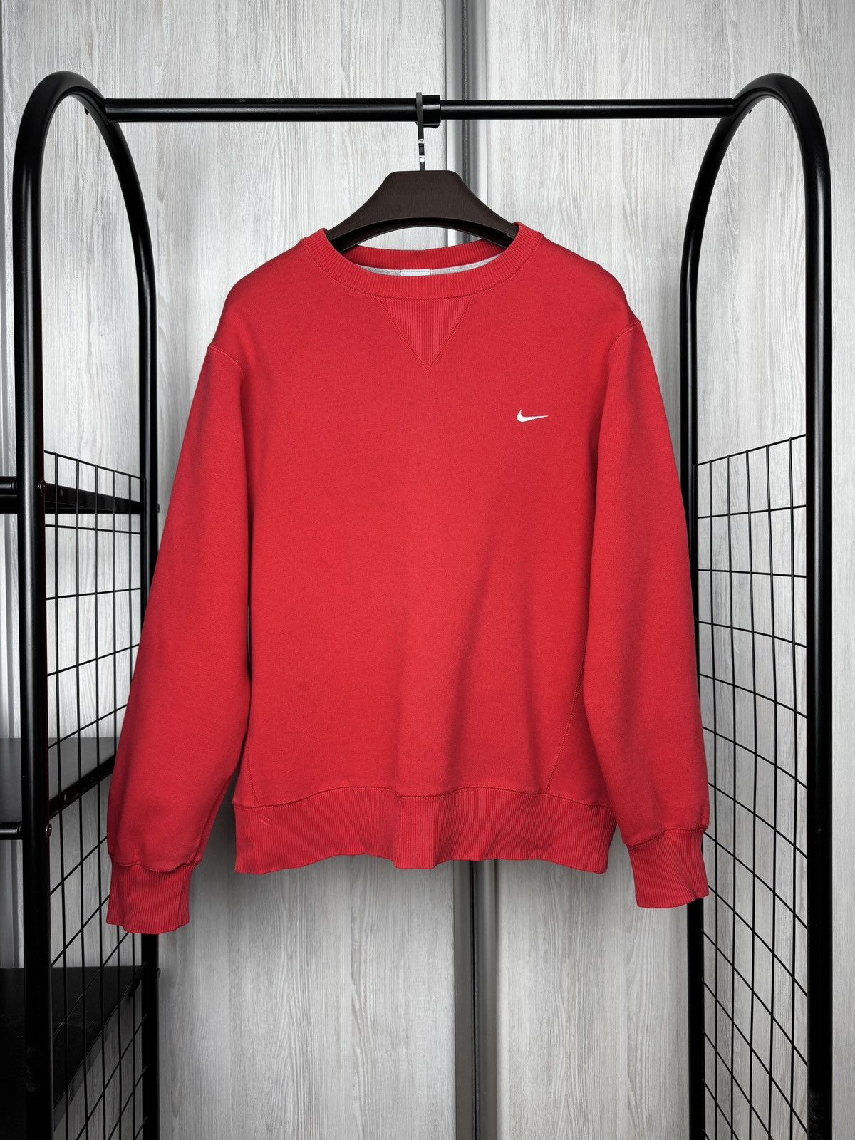 Nike Nike vintage y2k red basic solo swoosh sweatshirt size M Size US M / EU 48-50 / 2 - 1 Thumbnail