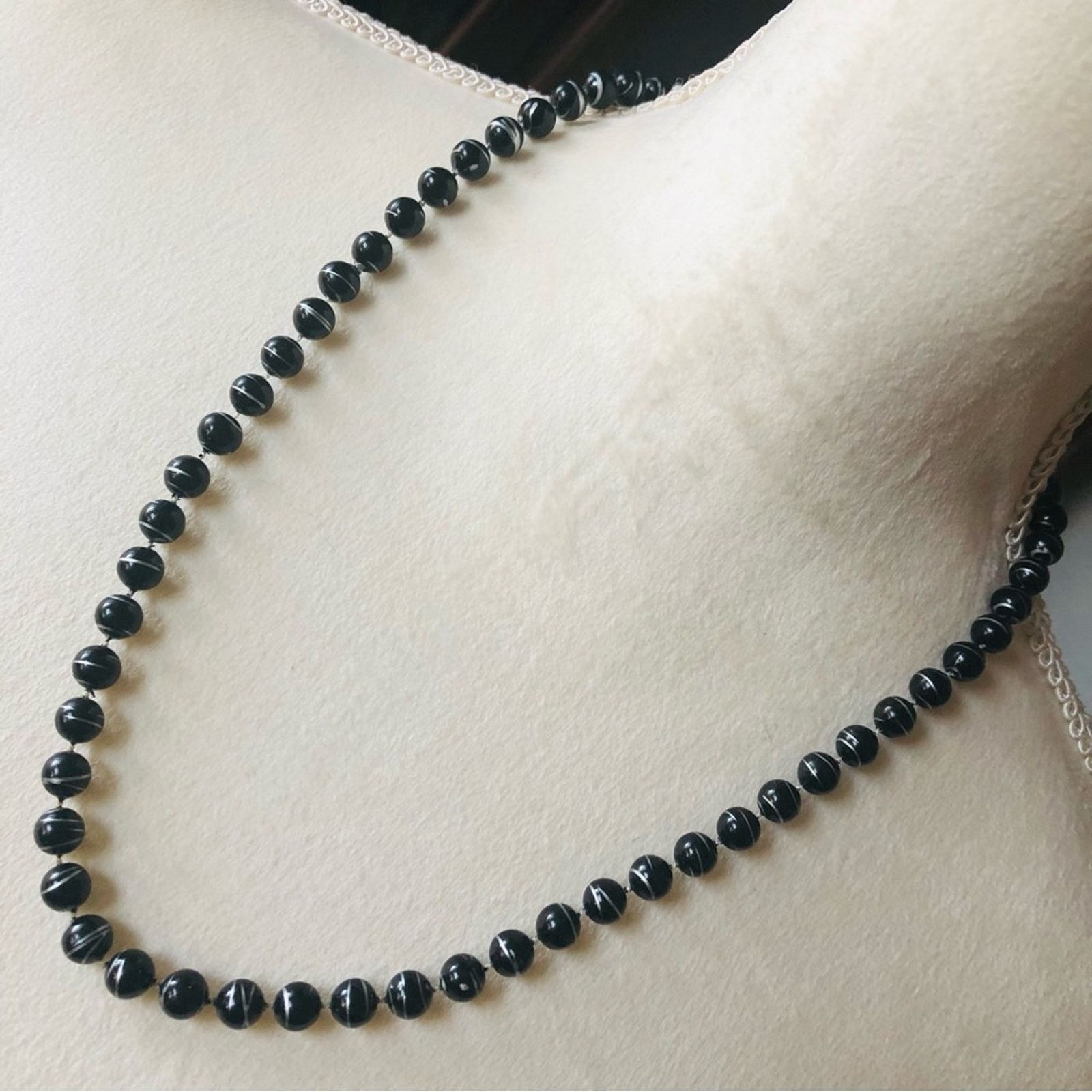 Vintage Vintage 80s black with silver metallic painted bead necklace Size ONE SIZE - 1 Thumbnail