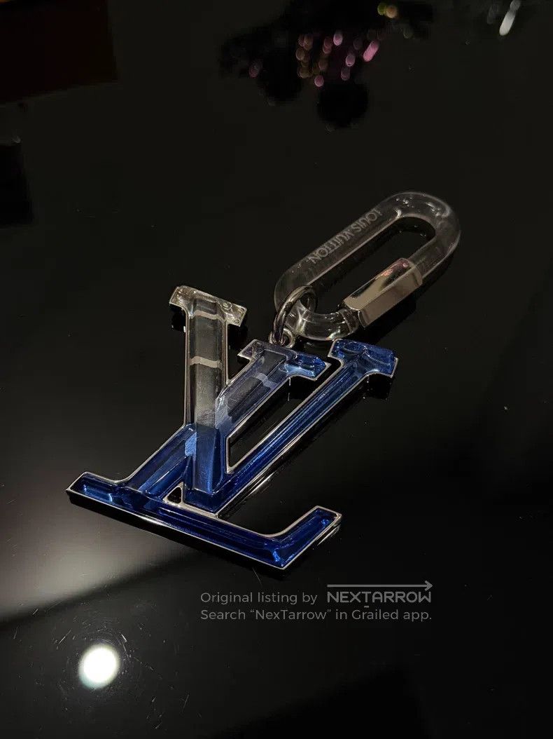 Louis Vuitton Louis Vuitton Blue Transparent Gradual Keychain Size ONE SIZE - 1 Thumbnail