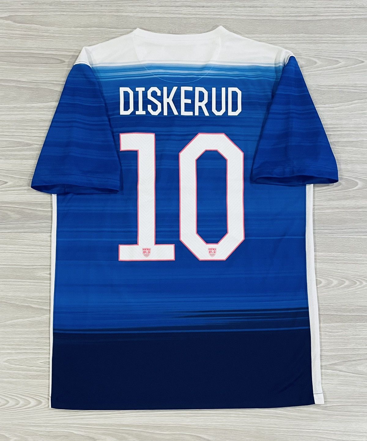 Nike Nike 2015/16 USA Diskerud #10 National Jersey Men’s Medium Size US M / EU 48-50 / 2 - 1 Thumbnail
