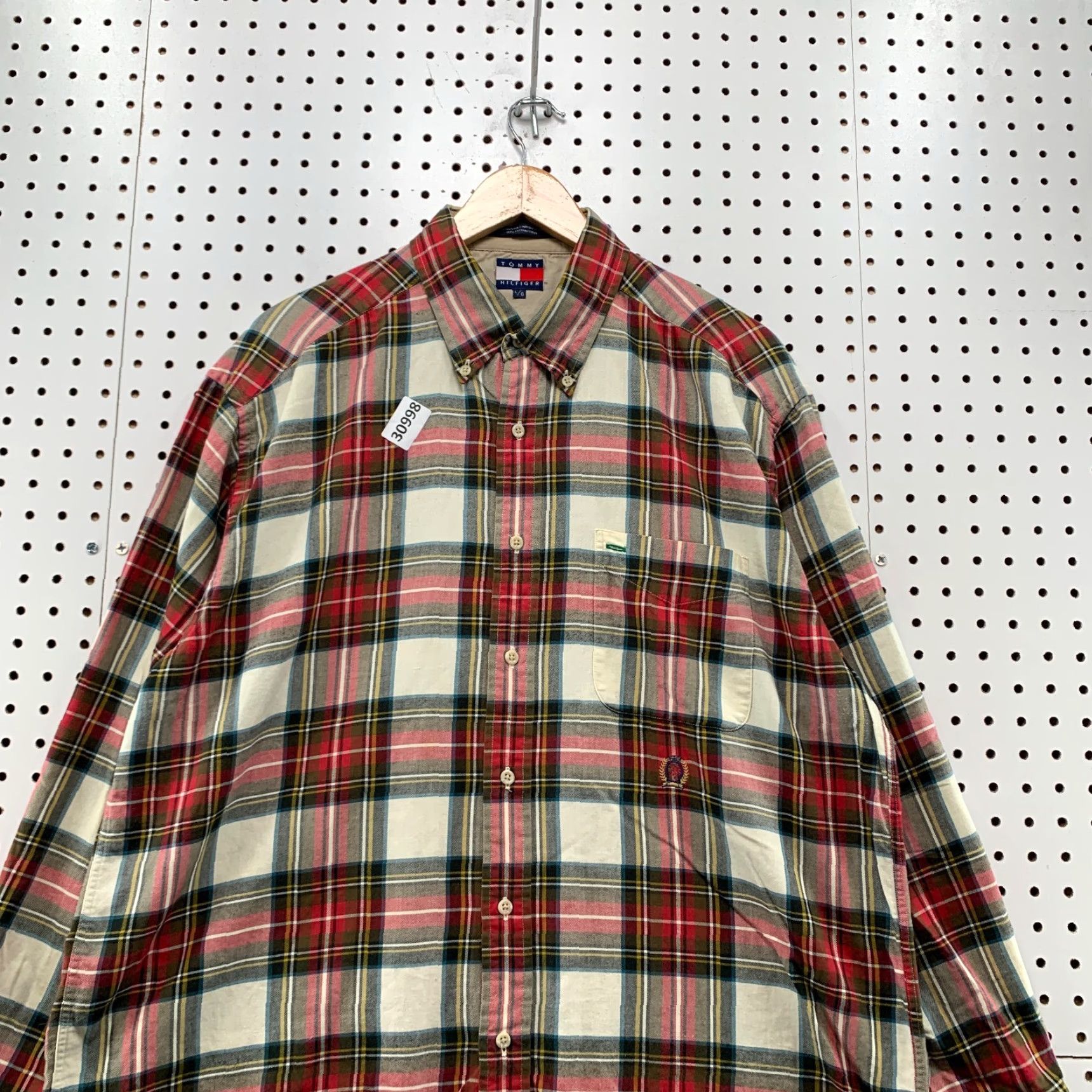 Tommy Hilfiger VINTAGE Tommy Hilfiger Button-Down Shirt Mens L Red Green Plaid 25X32.5 90s Christmas Theme, Shirt Mens L Red Size US L / EU 52-54 / 3 - 2 Thumbnail