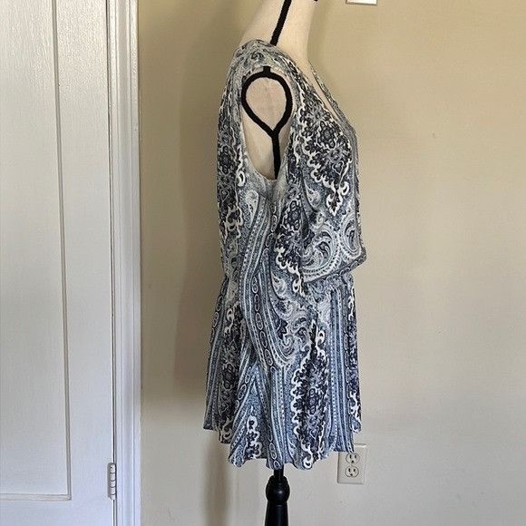 Alice + Olivia Alice + Olivia Jolene Cold Shoulder Dress Size M / US 6-8 / IT 42-44 - 5 Thumbnail